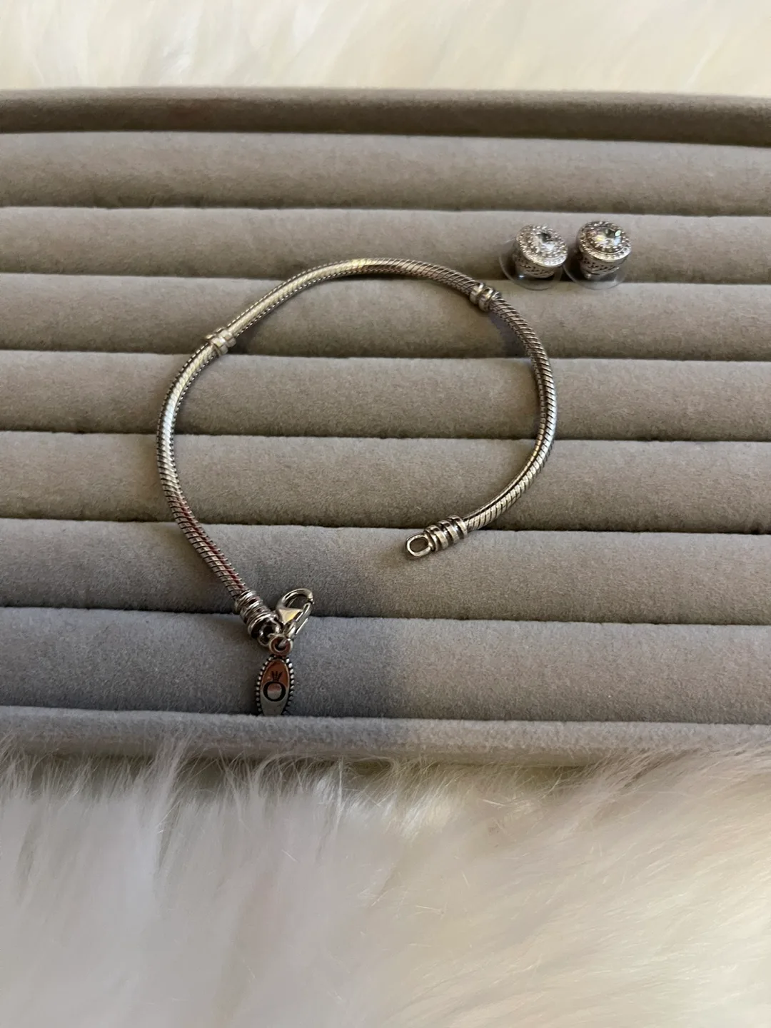 Pandora lobsters clasp bracelet size 7.9” image indicator(5)