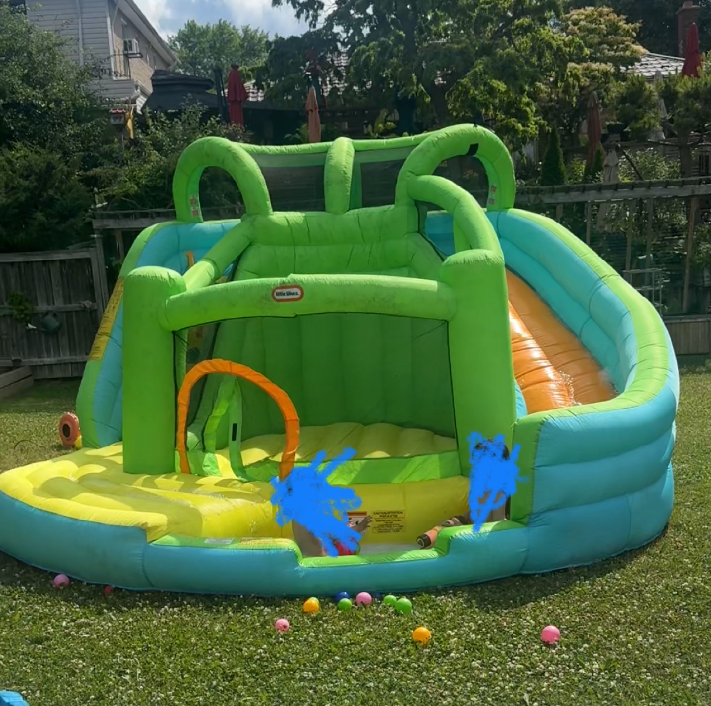 Little Tikes 2-in-1 Wet 'n Dry Bouncer