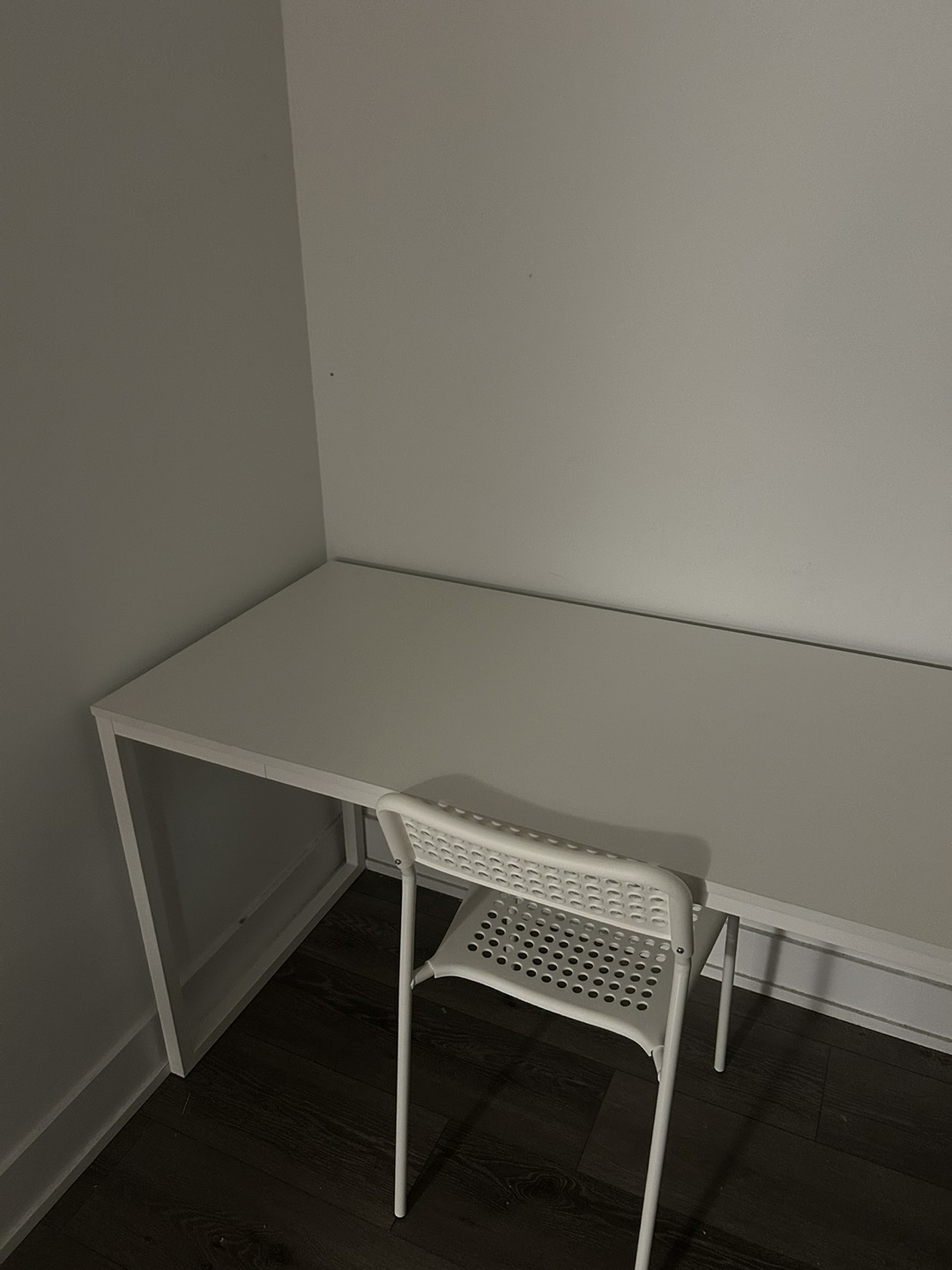 White desk - photo 2