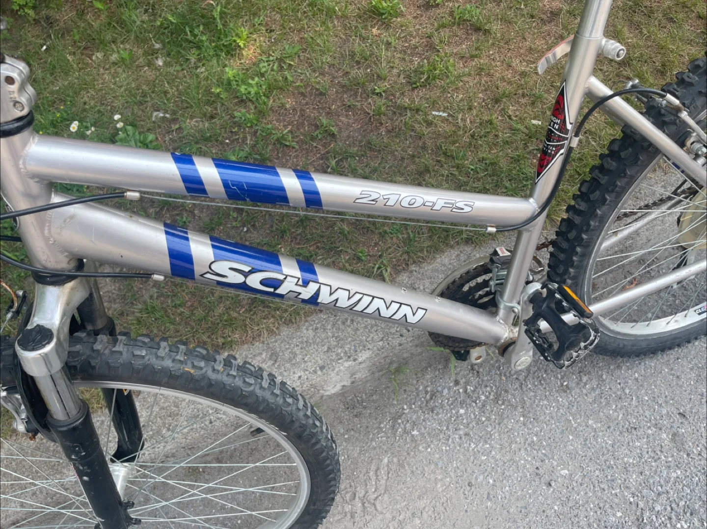 Schwinn 210-FS Silver Mountain Bike image indicator(4)