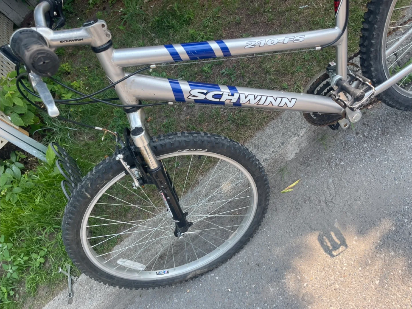 Schwinn 210-FS Silver Mountain Bike image indicator(7)