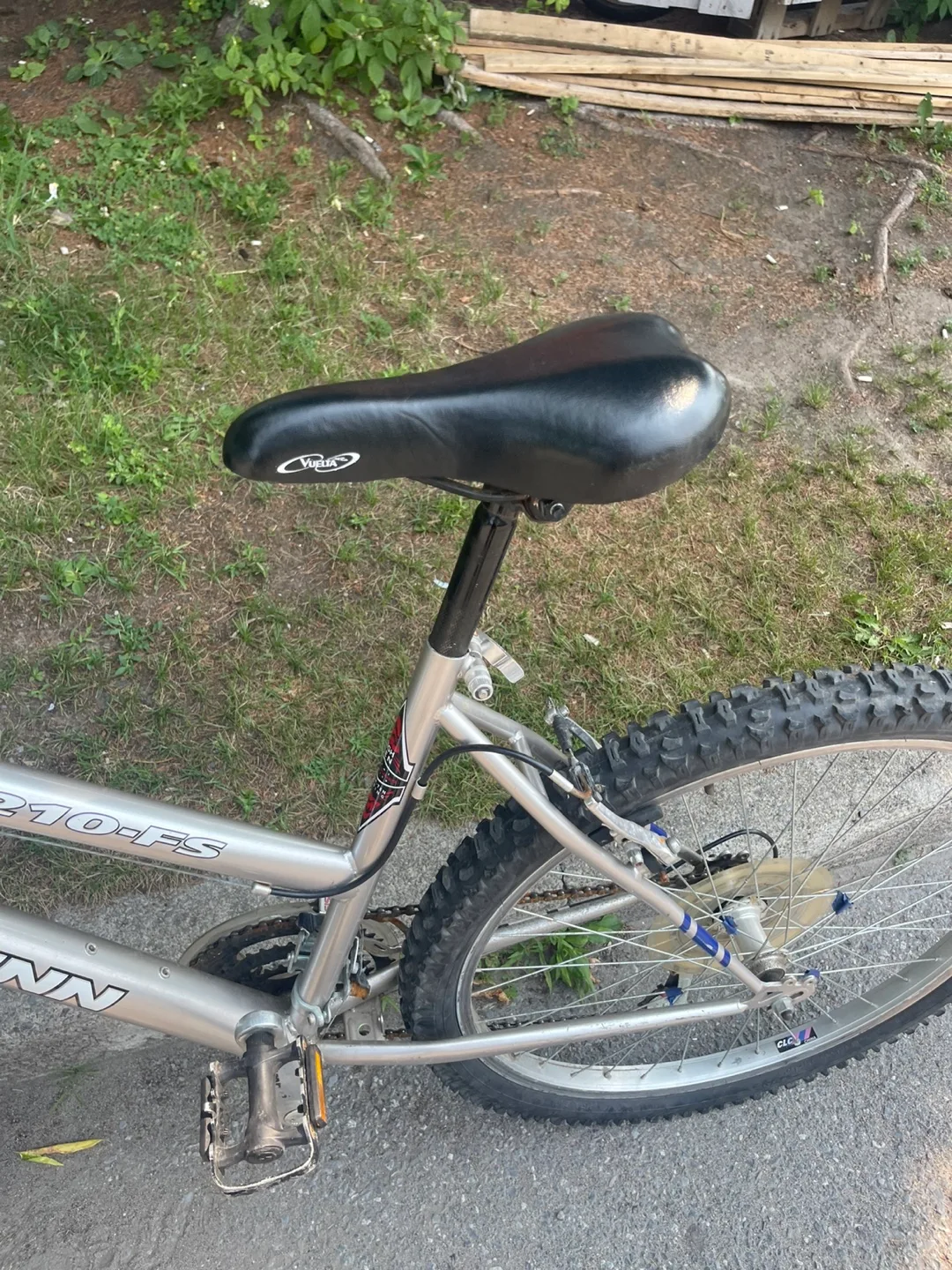 Schwinn 210-FS Silver Mountain Bike image indicator(8)