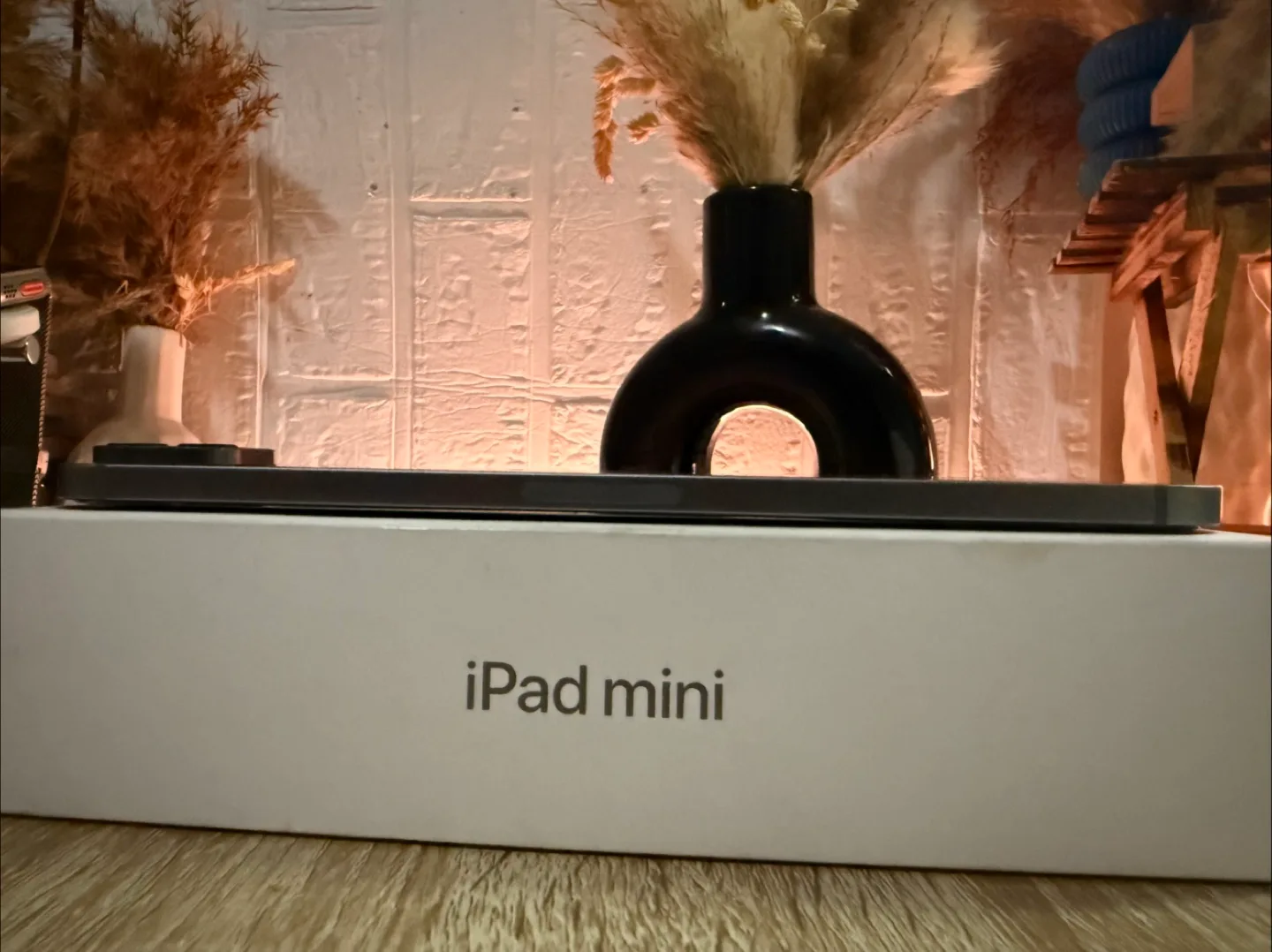 Trade iPad Mini 7th Cellular Pro Graphite  with Magic Keyboard image indicator(8)