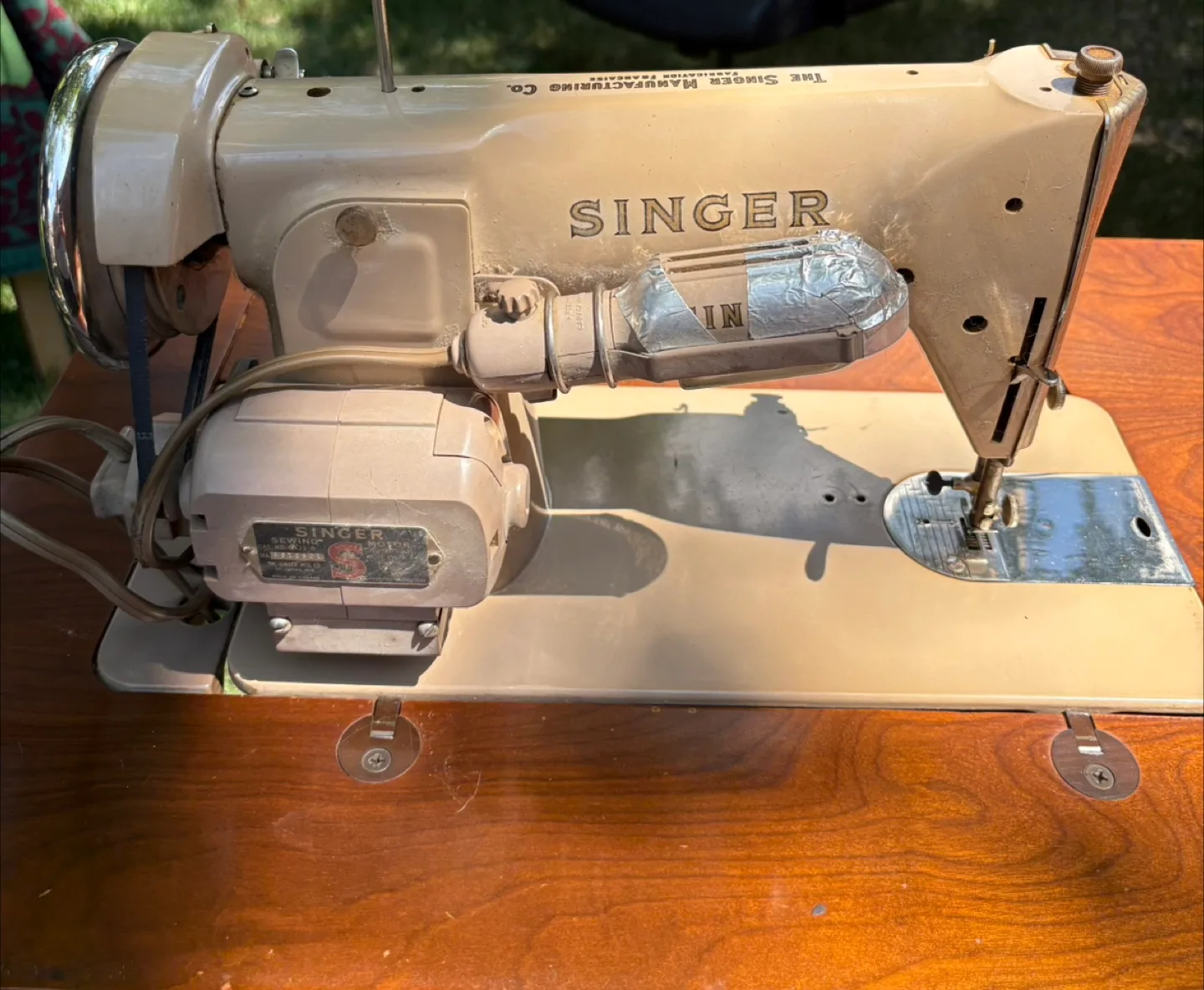 Vintage Singer Sewing Machine with bench image indicator(3)