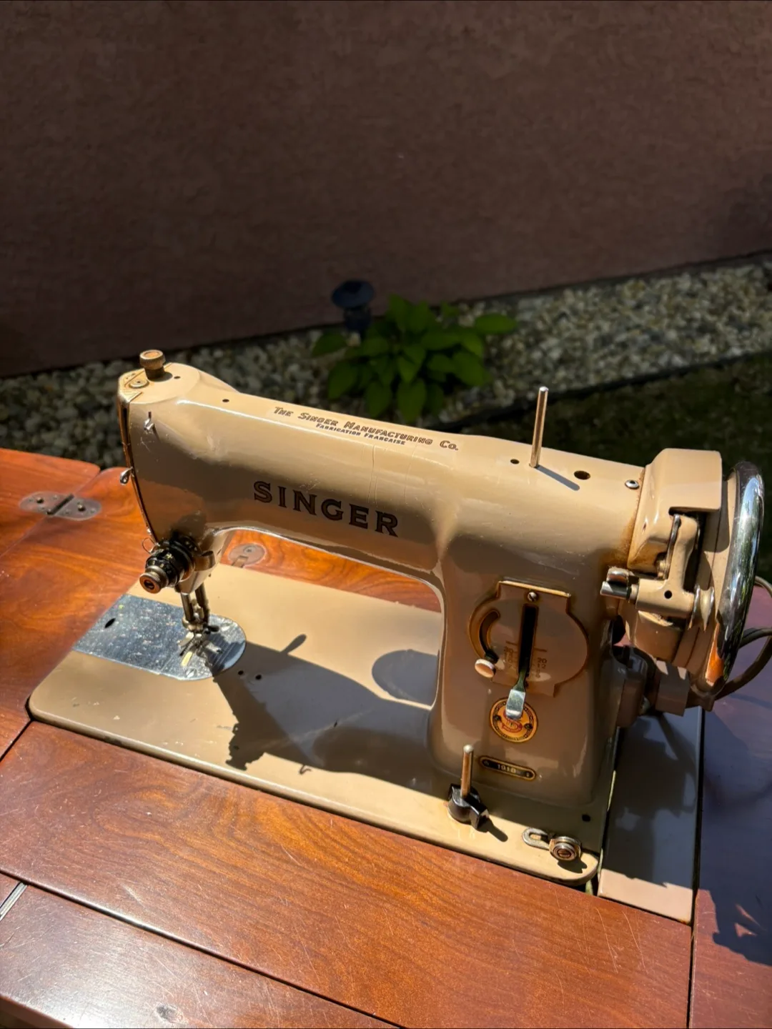 Vintage Singer Sewing Machine with bench image indicator(2)