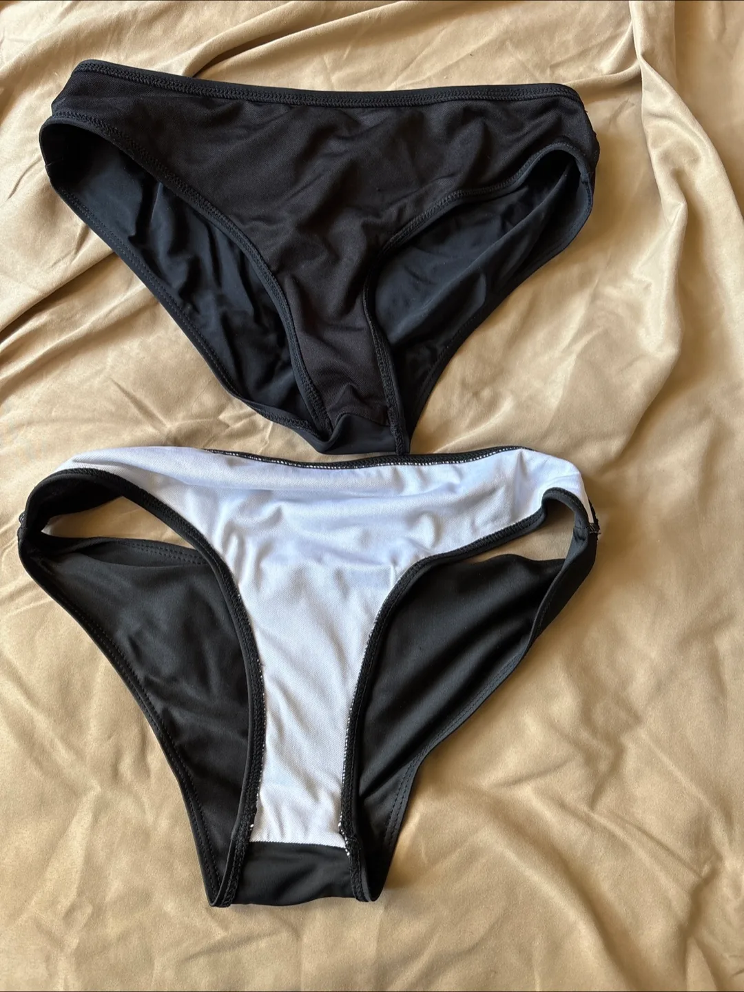 🇨🇦Two pairs of black bikini bottoms, size M image indicator(2)