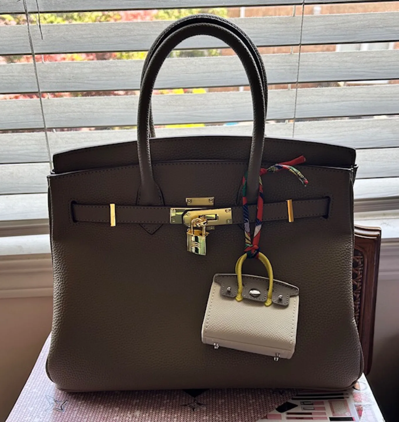 🤩 Leather Handbag Etoupe w/Accessories thumbnail