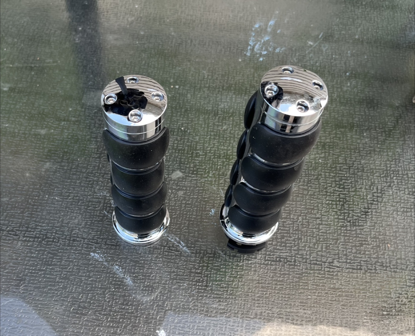 Motorcycle grips for a cruiser