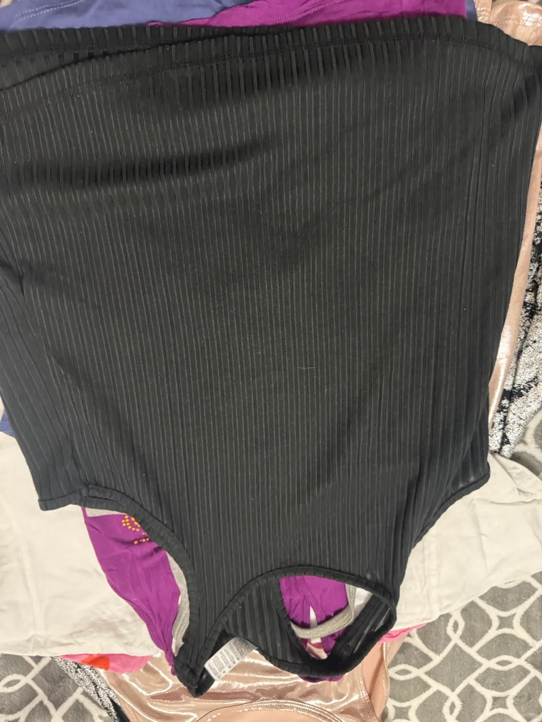 A8. Bundle of women clothing image indicator(4)