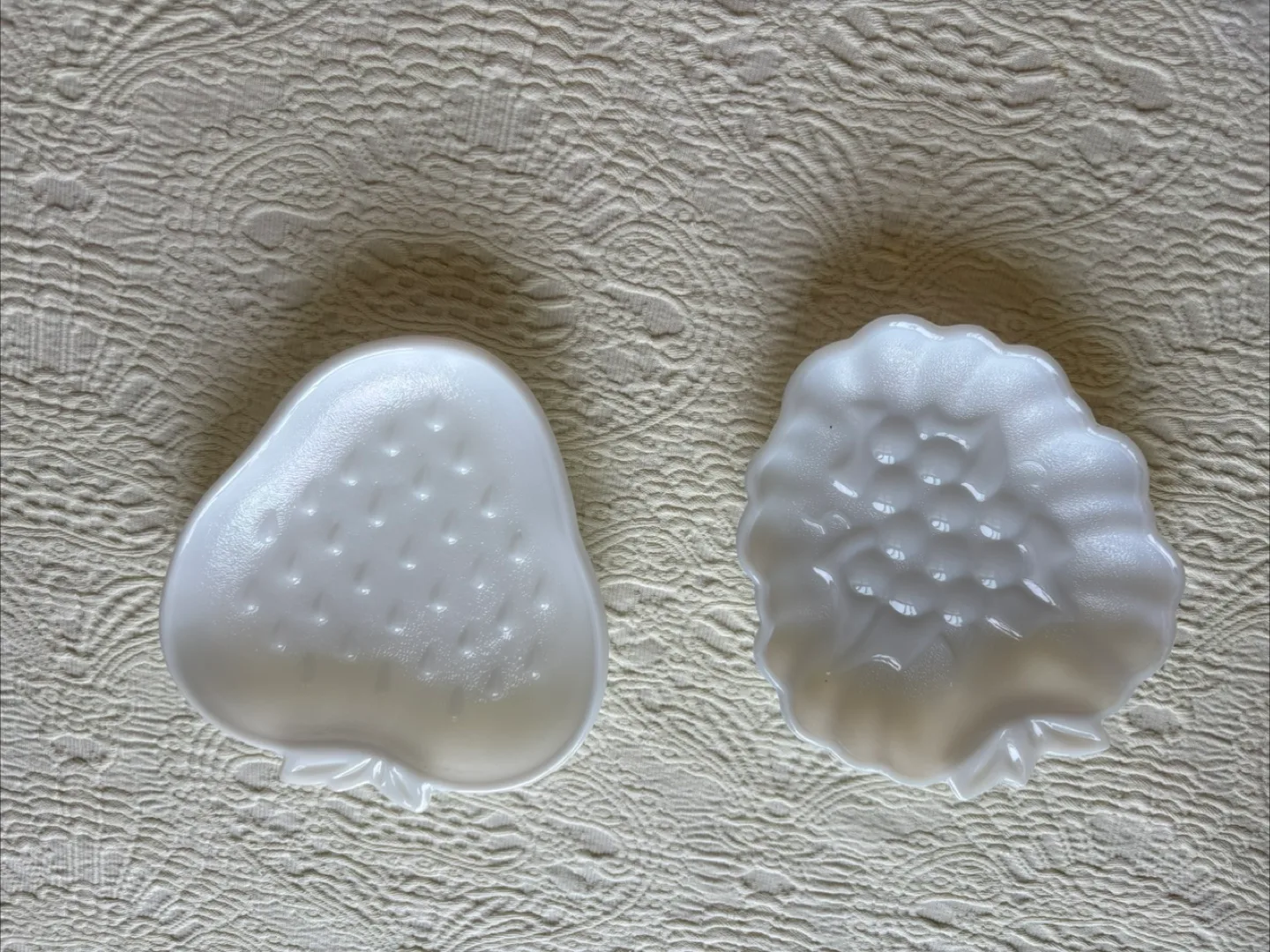Vintage Milk Glass Strawberry & Grapes Dishes thumbnail