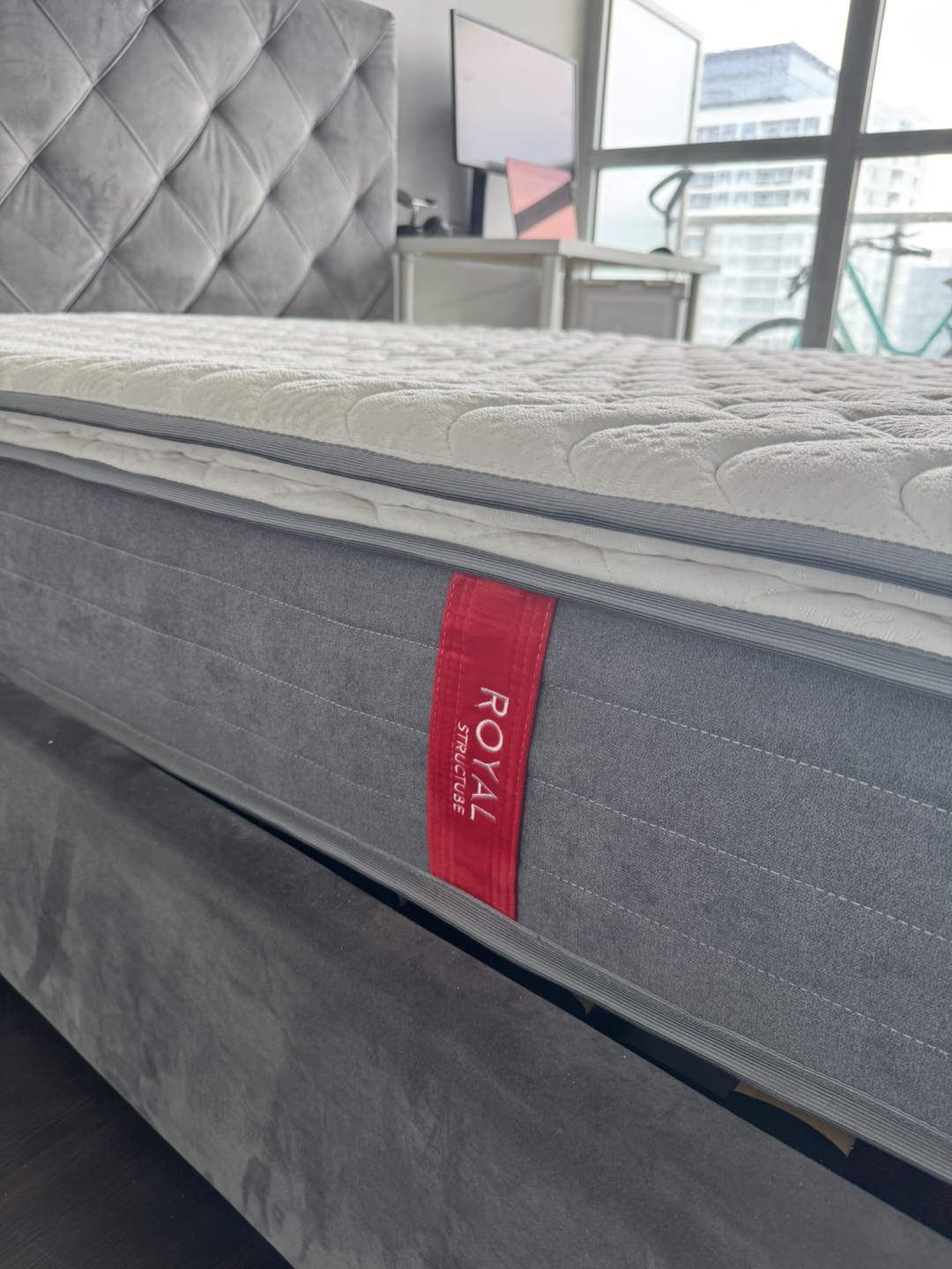 Structube Grey 10 inch queen size Mattress - photo 3
