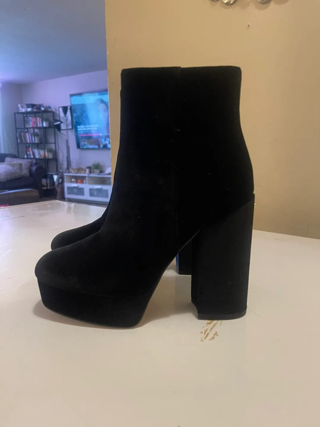 Women’s shoes thumbnail