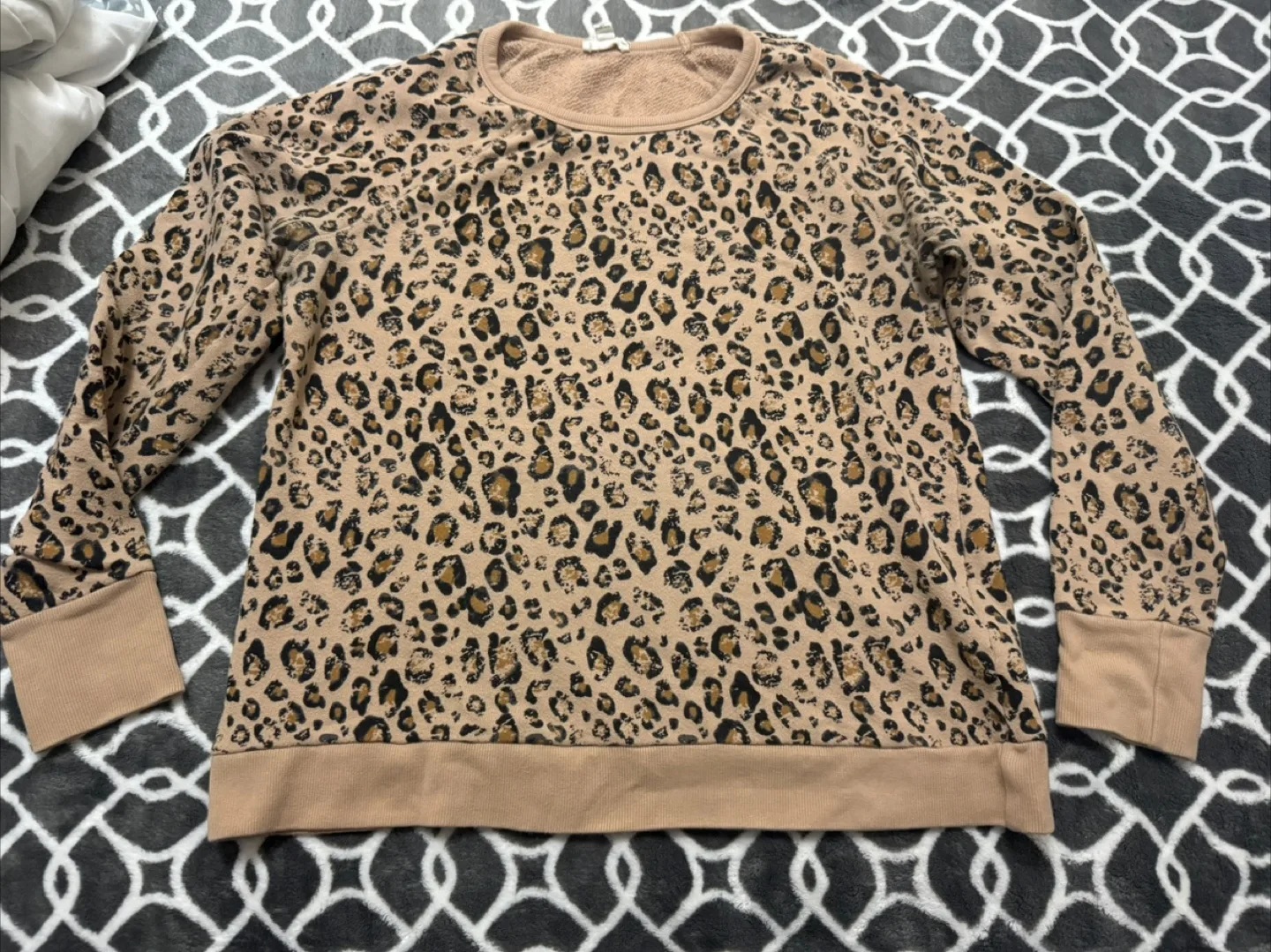 S03. Bundle Sweaters/sweatshirt with free 2 beanie hats image indicator(3)