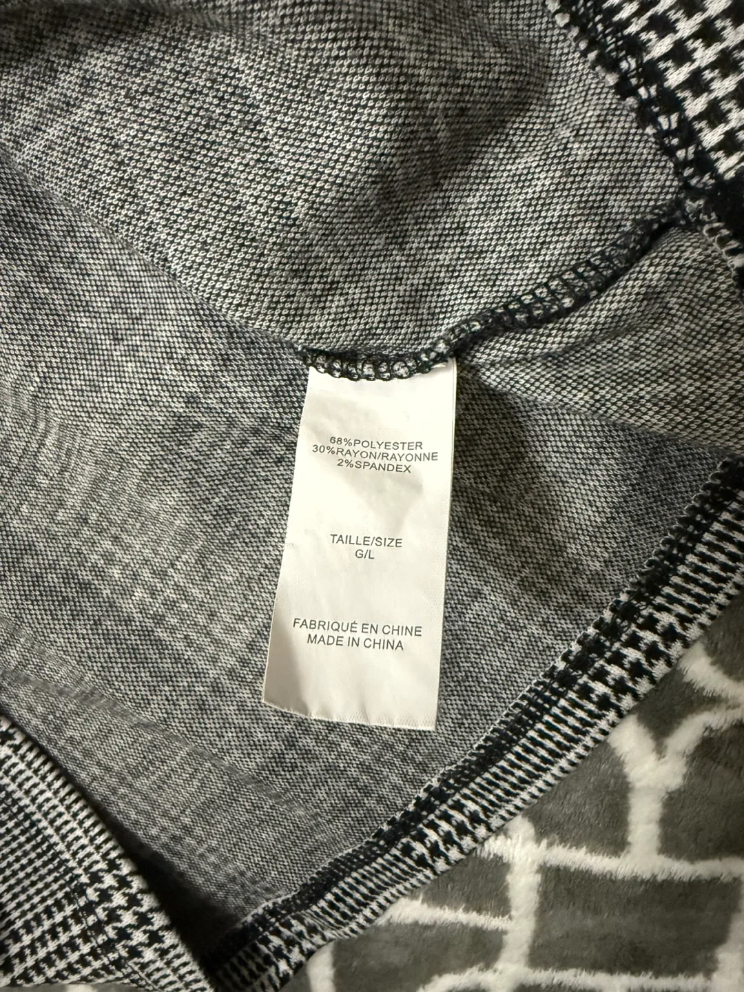 S03. Bundle Sweaters/sweatshirt with free 2 beanie hats image indicator(2)