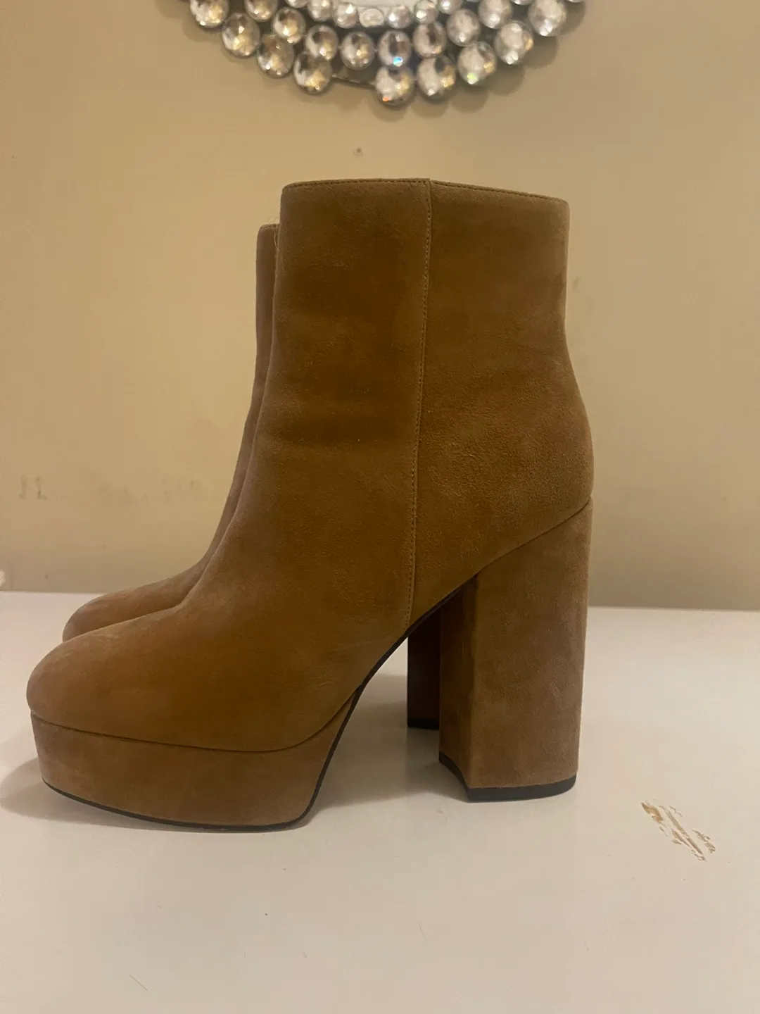 Women’s shoes thumbnail