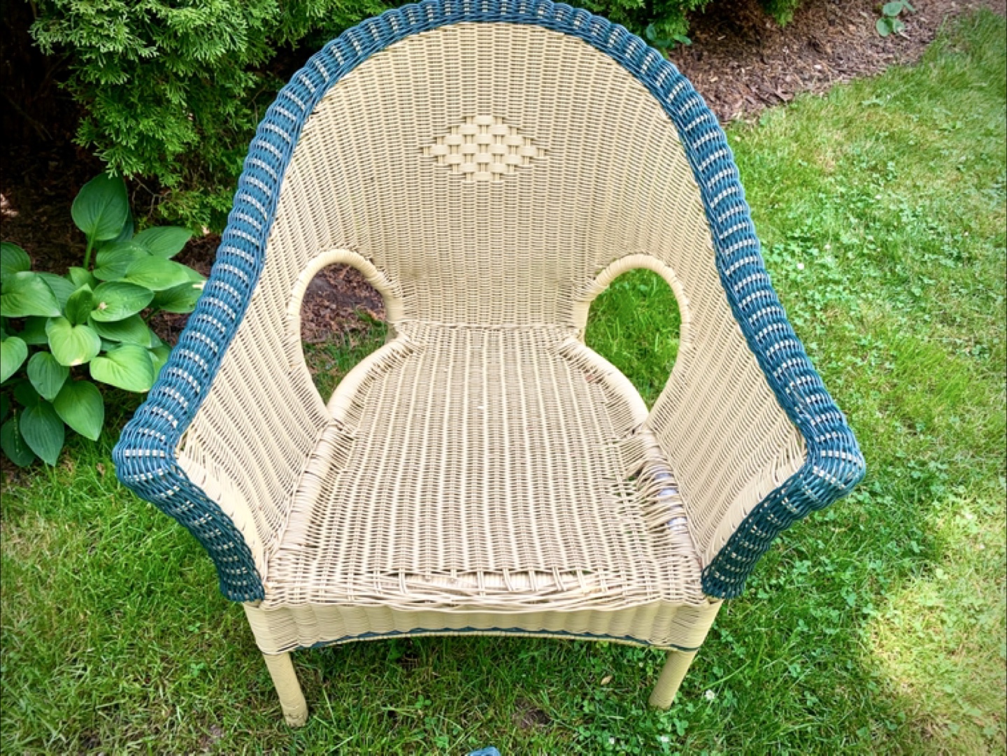 Wicker Patio Set - 2 Chairs & Table - photo 3
