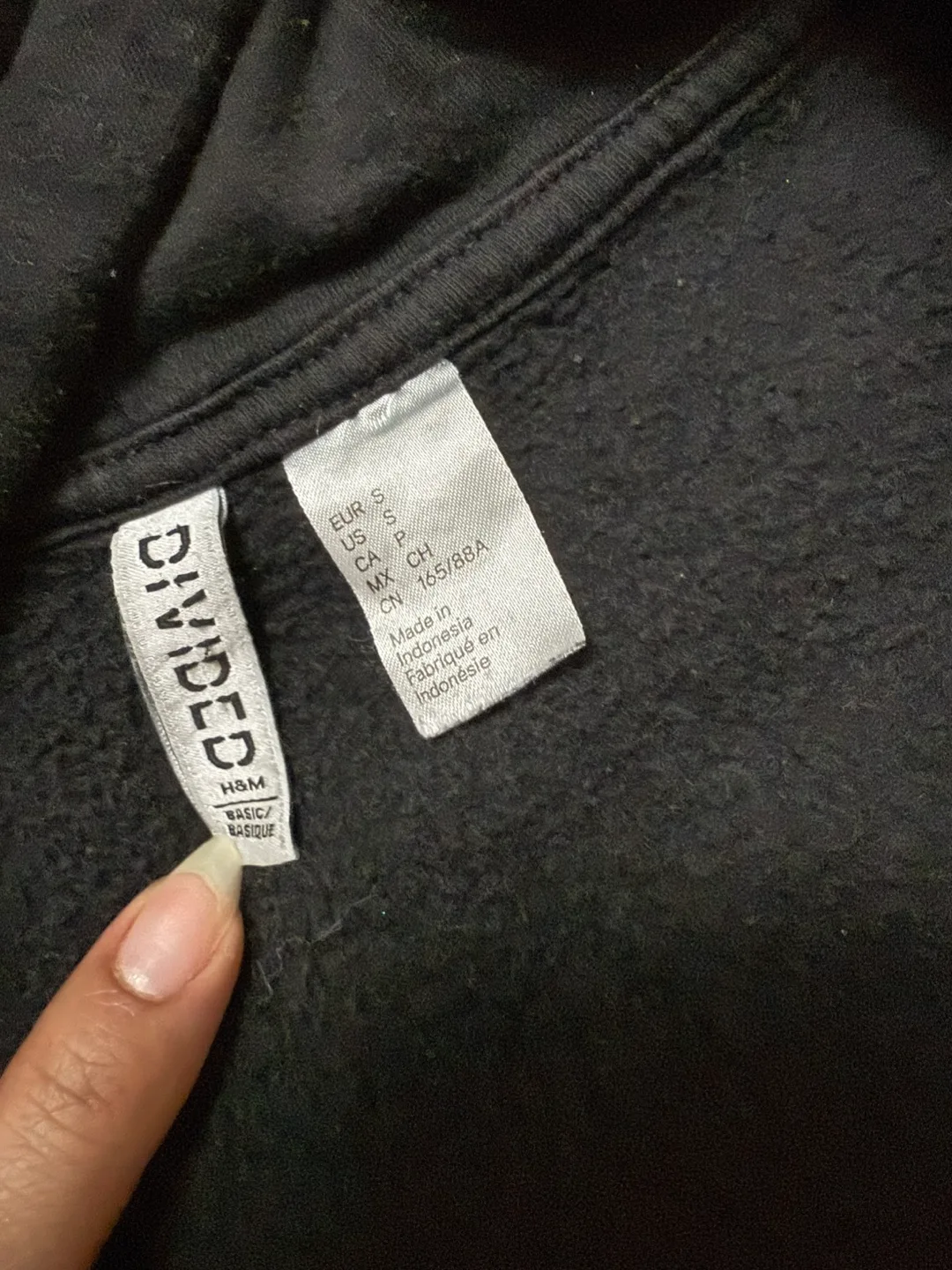 HJ2. 2 hooded jacket image indicator(2)