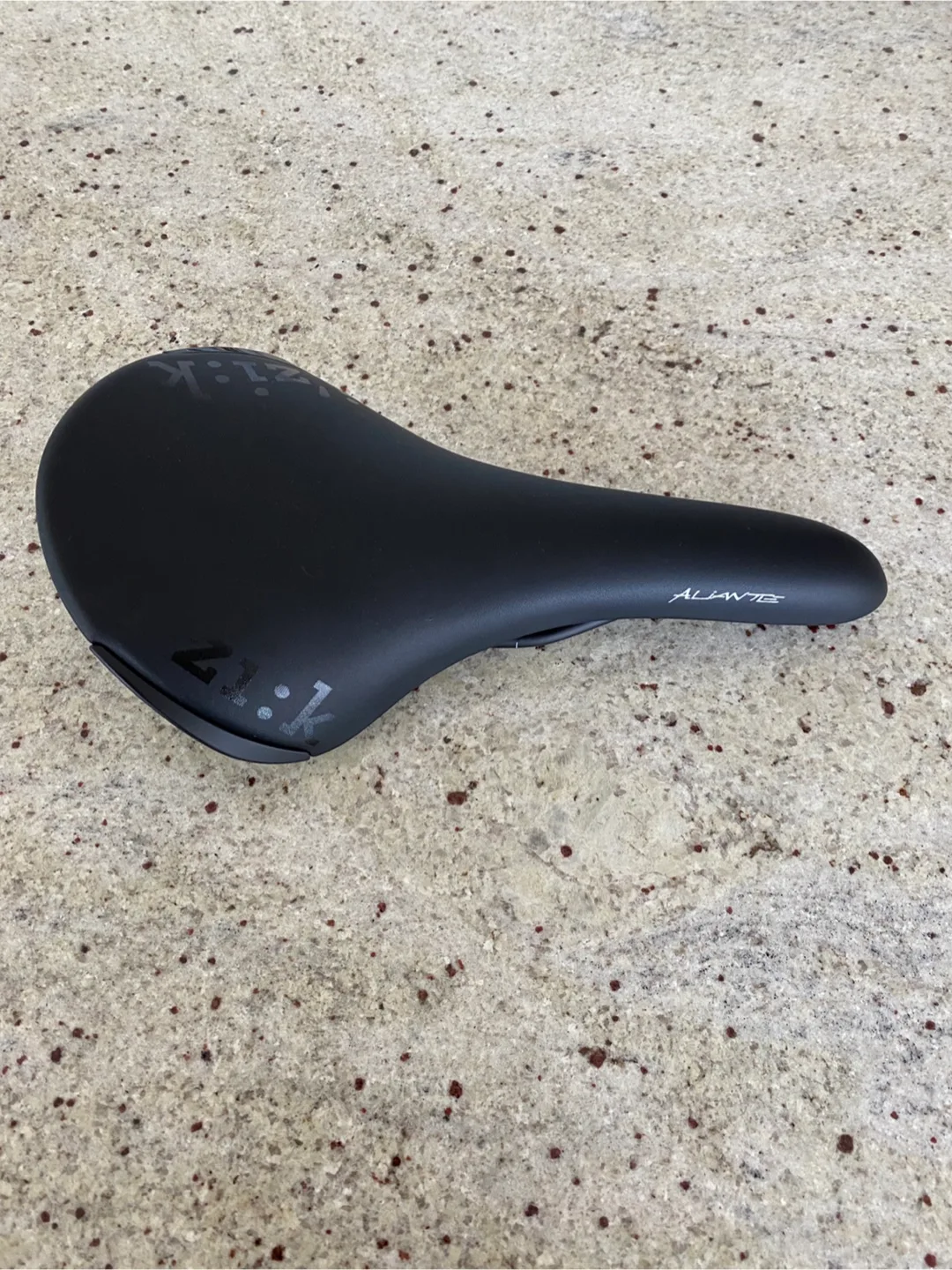 Brand new Italian Fizik Aliante R7 Black Bike Saddle thumbnail