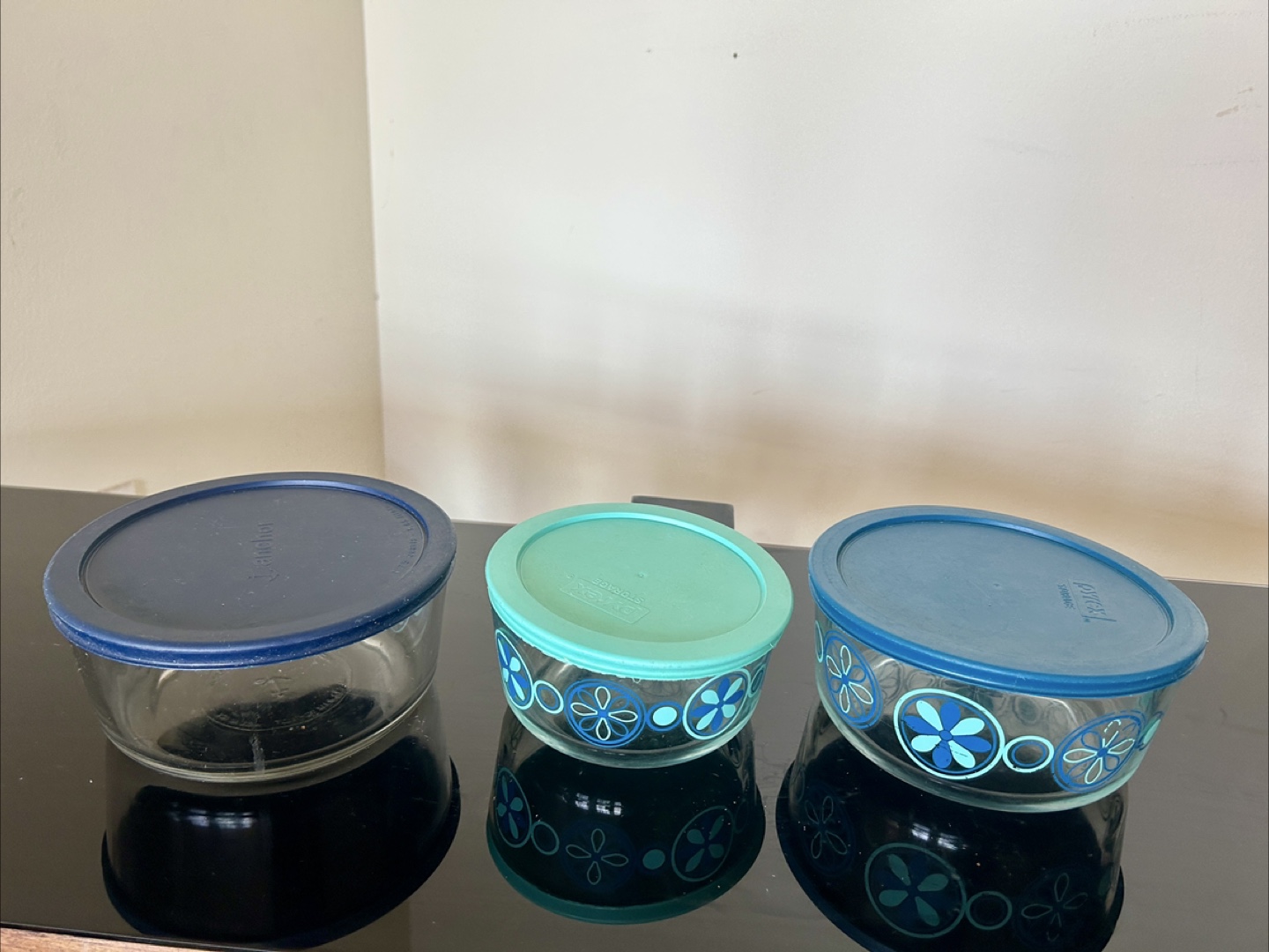 Vintage Pyrex Bowls with Lids - photo 2