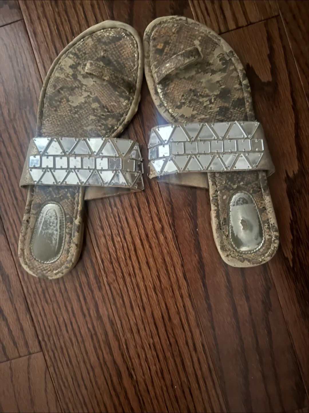 Embellished flat footwear - Size 7 🇨🇦 thumbnail