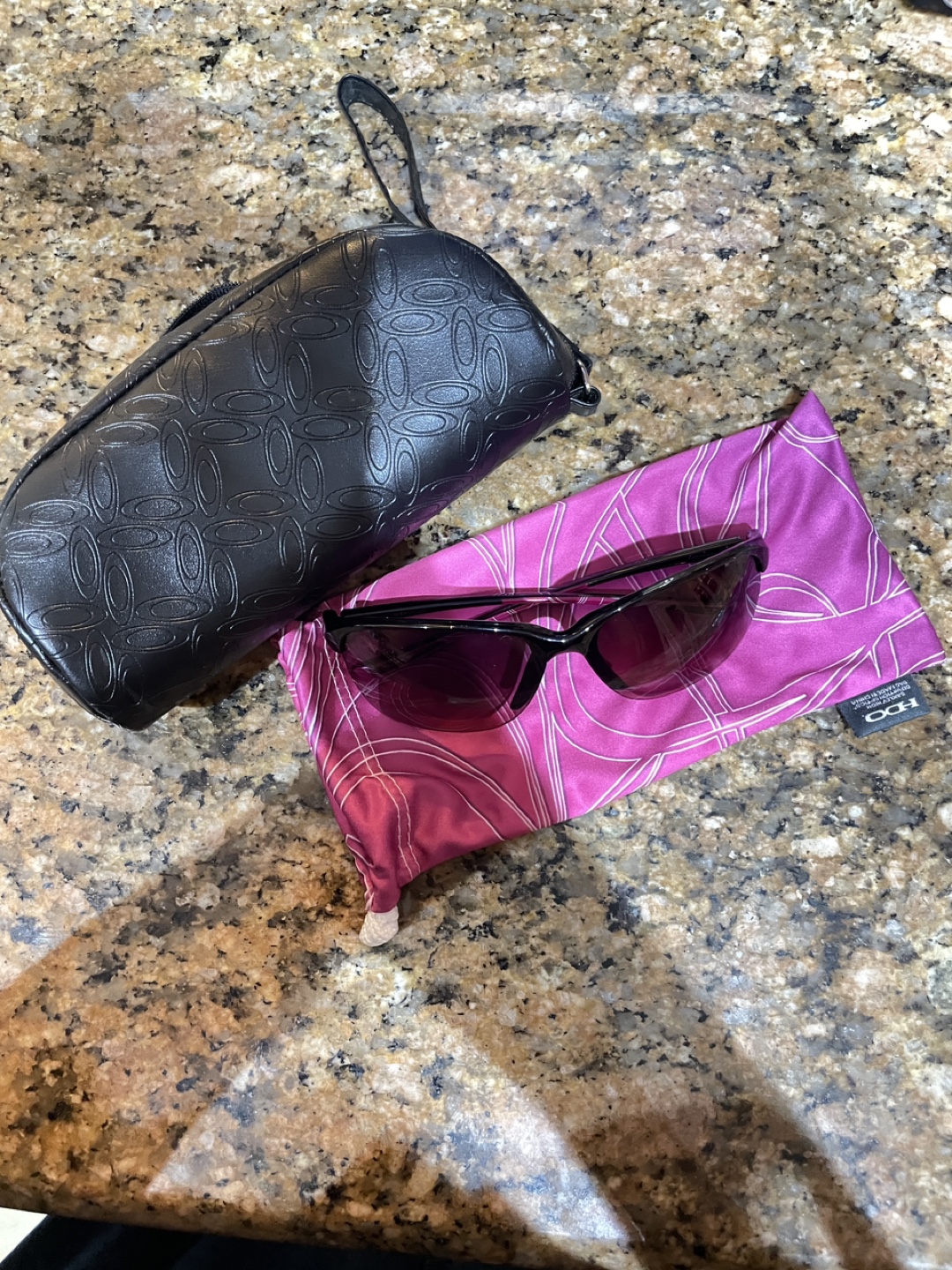 Oakley Sunglasses with Case - photo 3