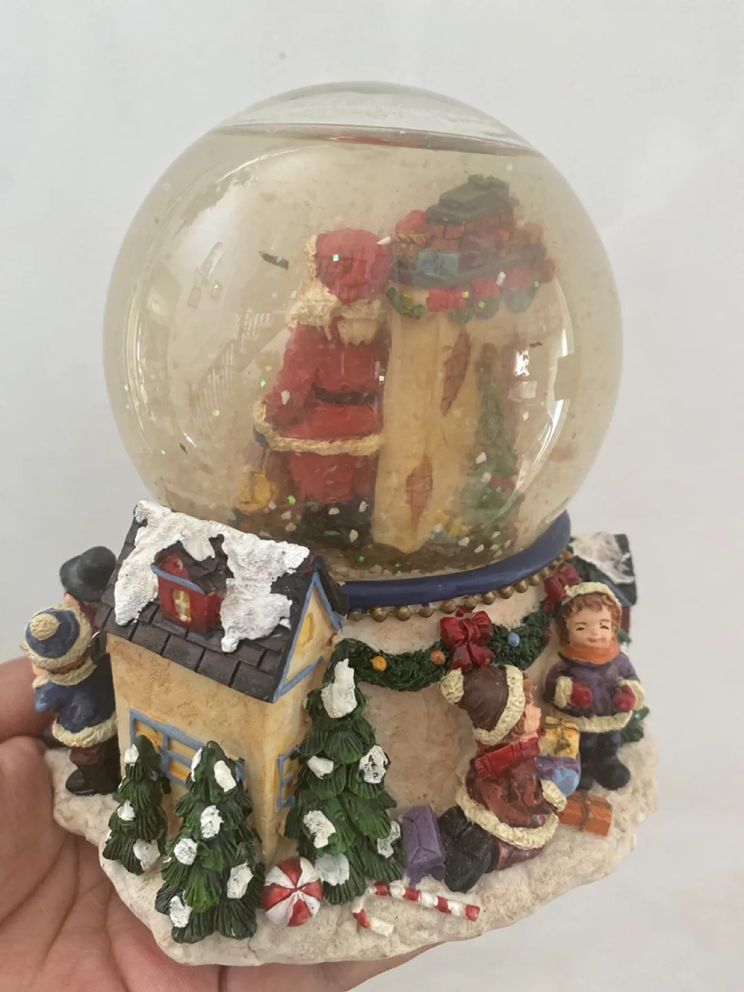 🇨🇦 Danson Decor Christmas Collectable Musical Snow Globe image indicator(2)