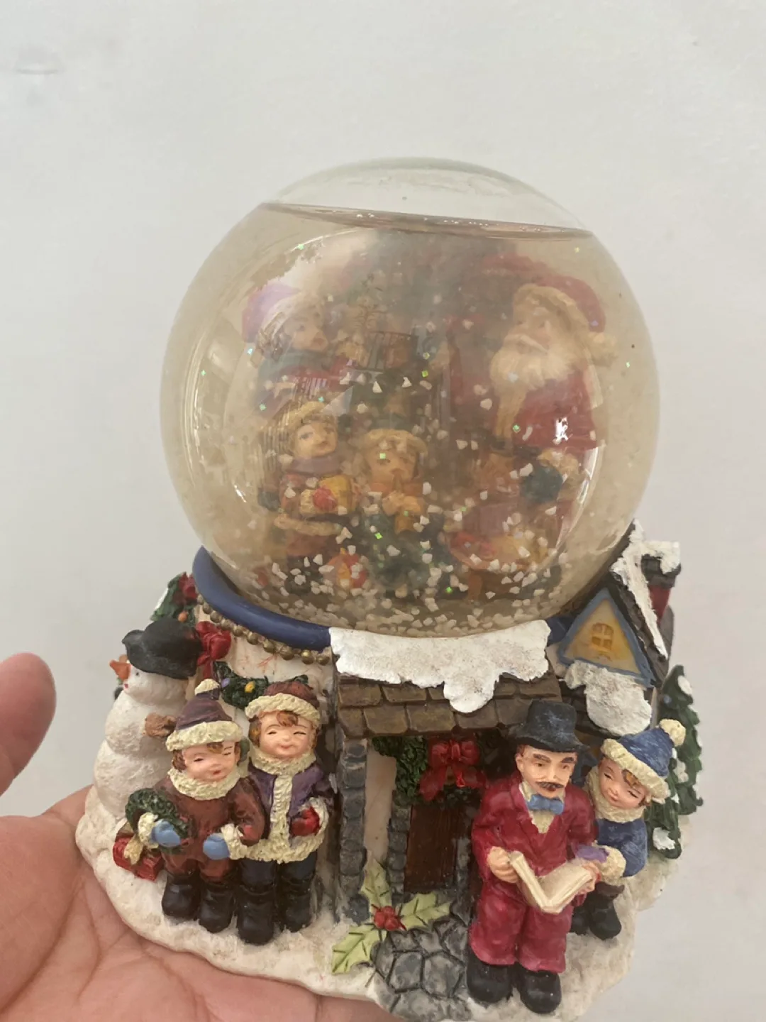 🇨🇦 Danson Decor Christmas Collectable Musical Snow Globe thumbnail