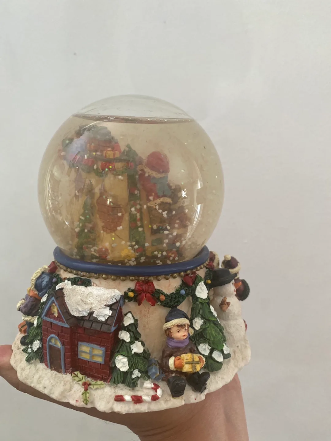 🇨🇦 Danson Decor Christmas Collectable Musical Snow Globe image indicator(3)