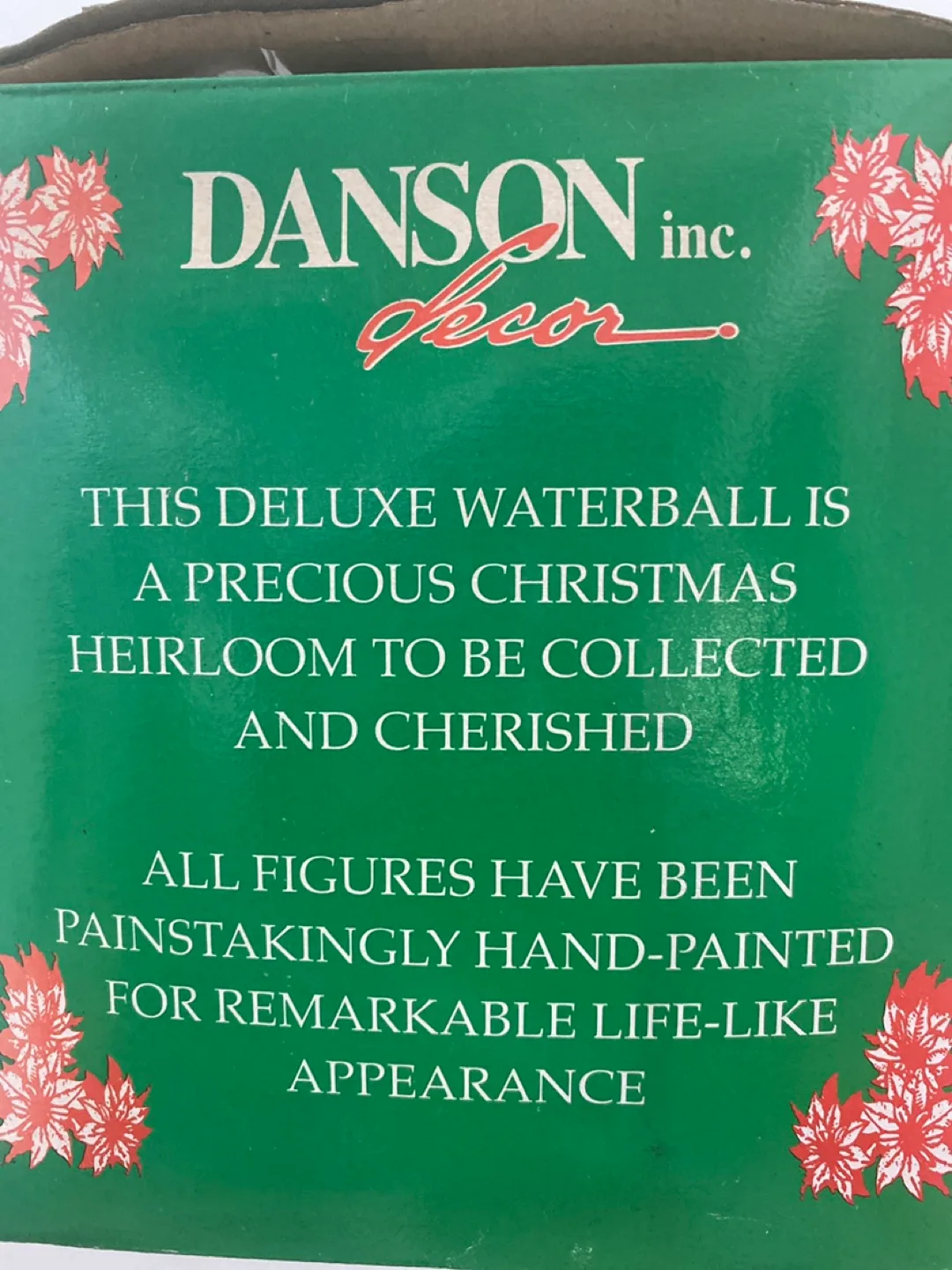 🇨🇦 Danson Decor Christmas Collectable Musical Snow Globe image indicator(6)