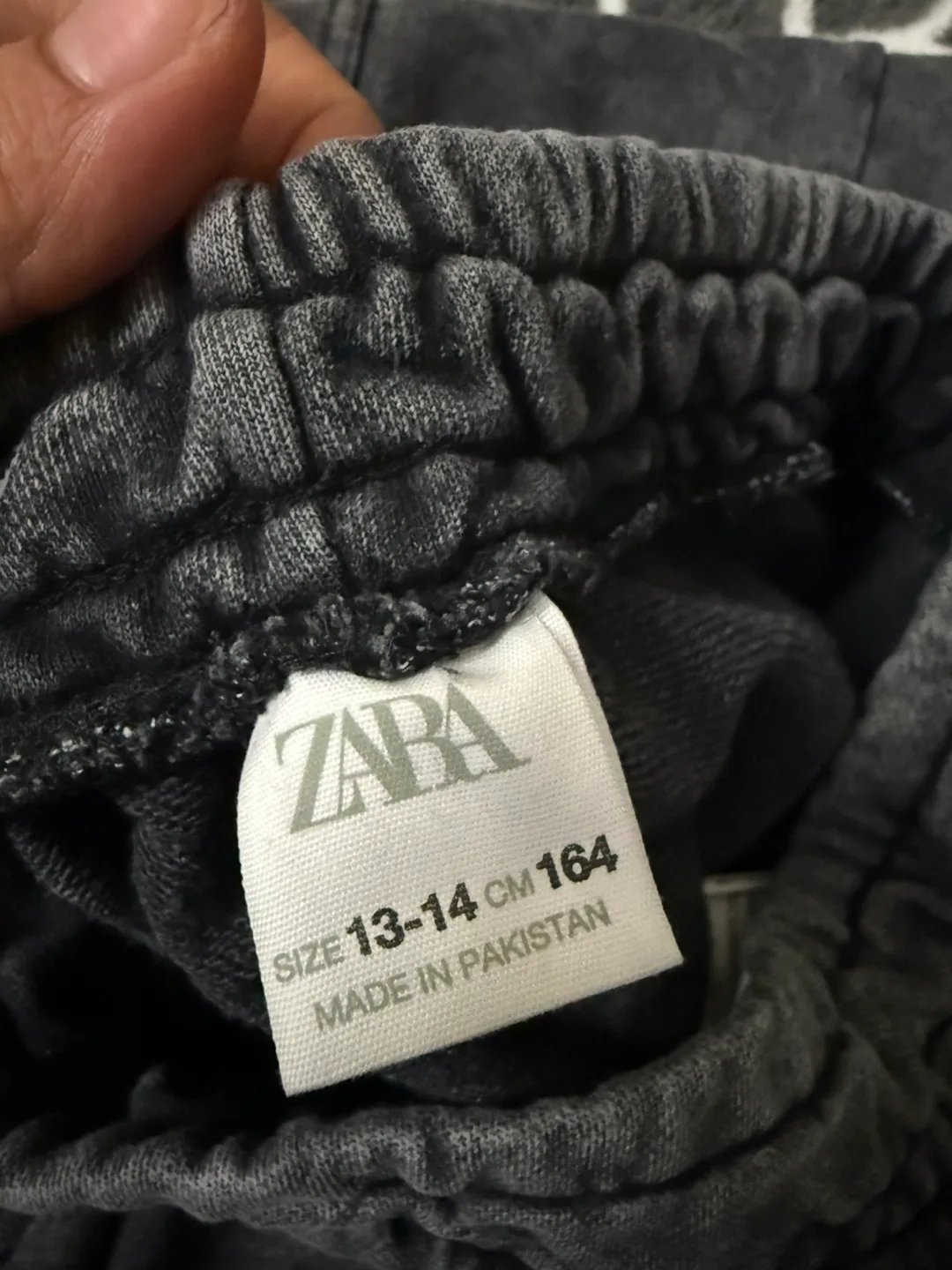 L5. Branded sweatpants bundle image indicator(2)