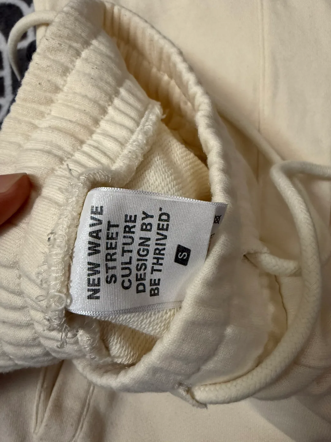 L5. Branded sweatpants bundle image indicator(3)