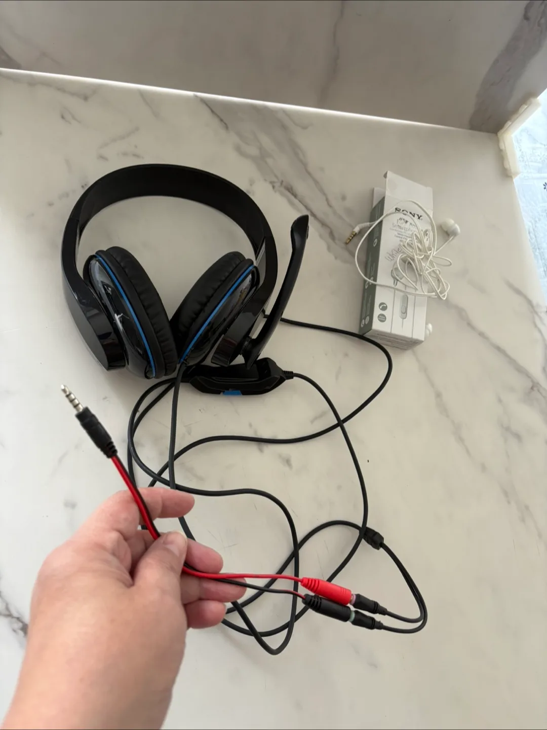 Free Sony Earphones + SADES Gaming Headset image indicator(2)