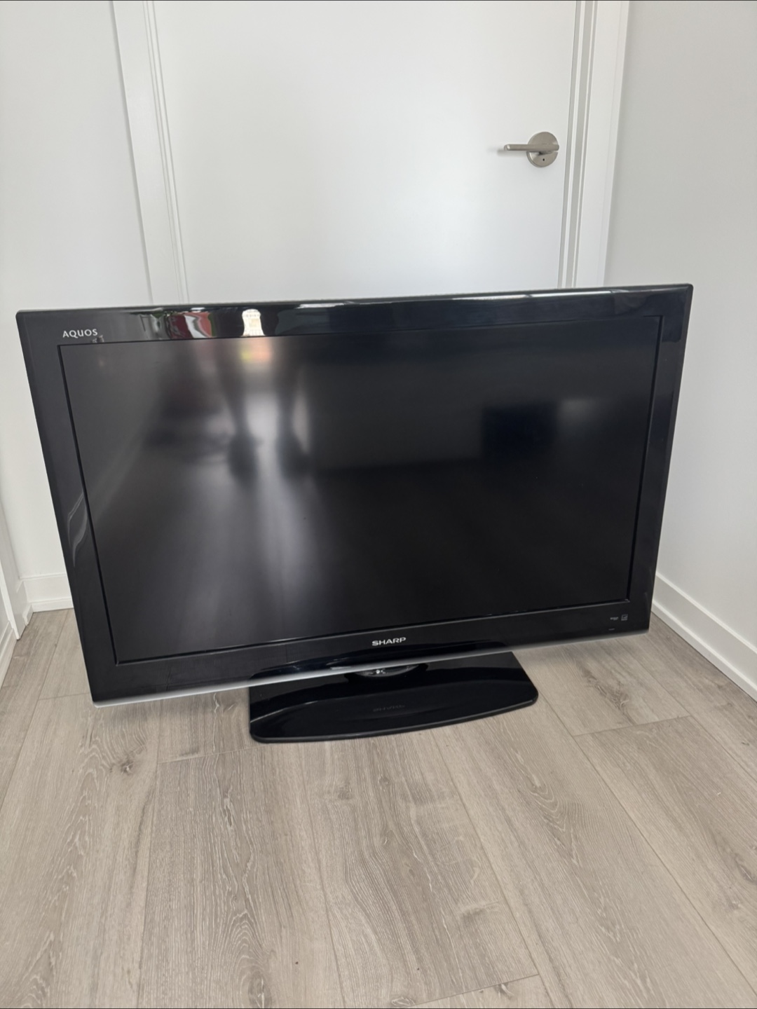 Sharp Aquos LC-42D69U 42" LCD TV