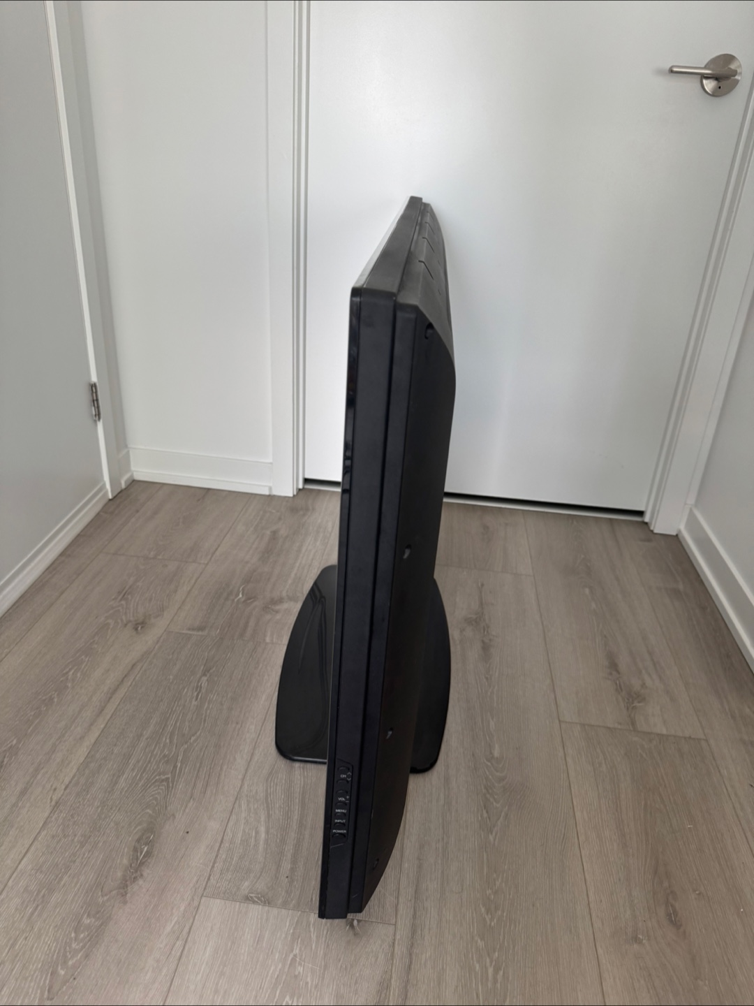 Sharp Aquos LC-42D69U 42" LCD TV - photo 4