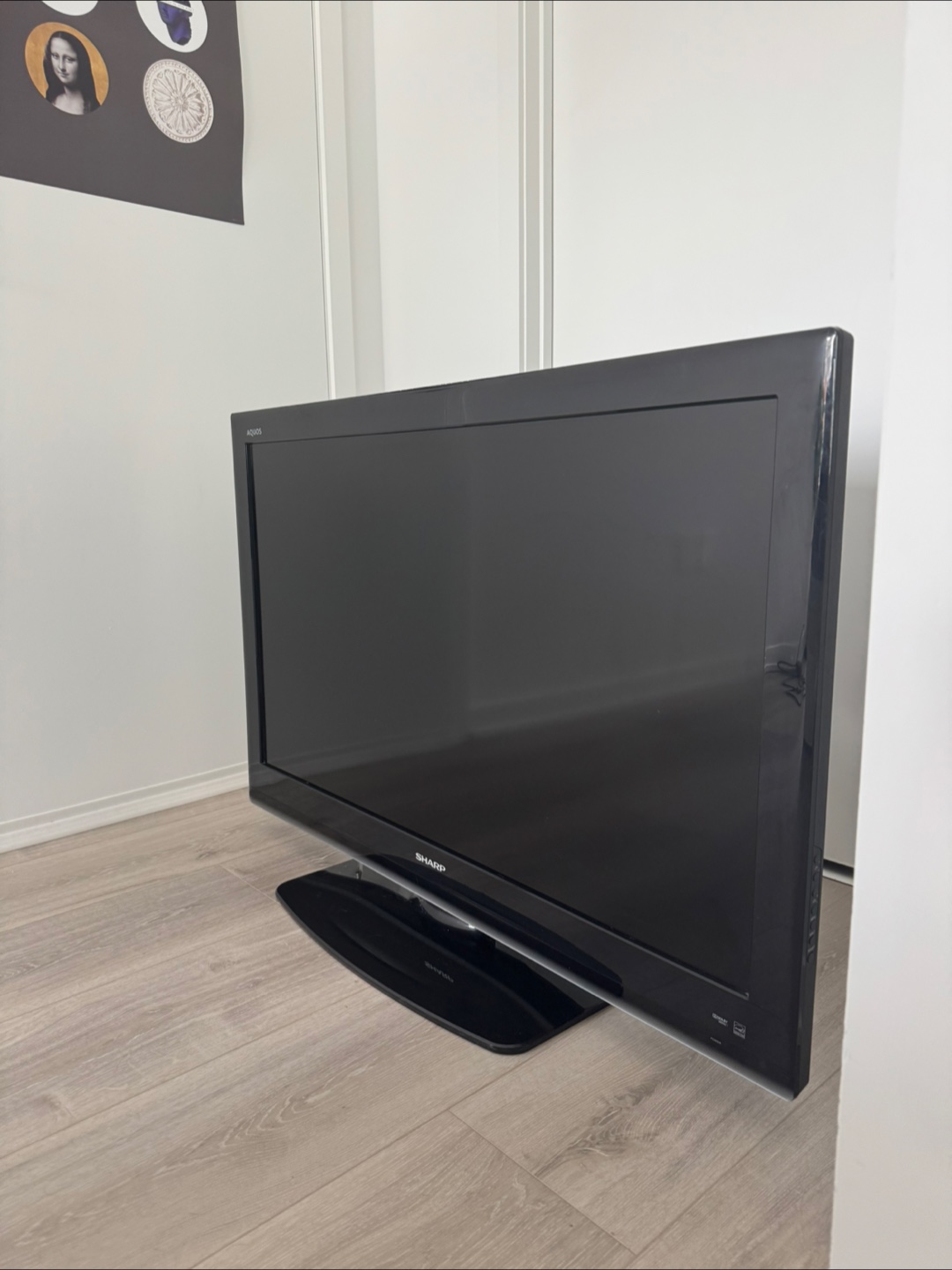 Sharp Aquos LC-42D69U 42" LCD TV - photo 2