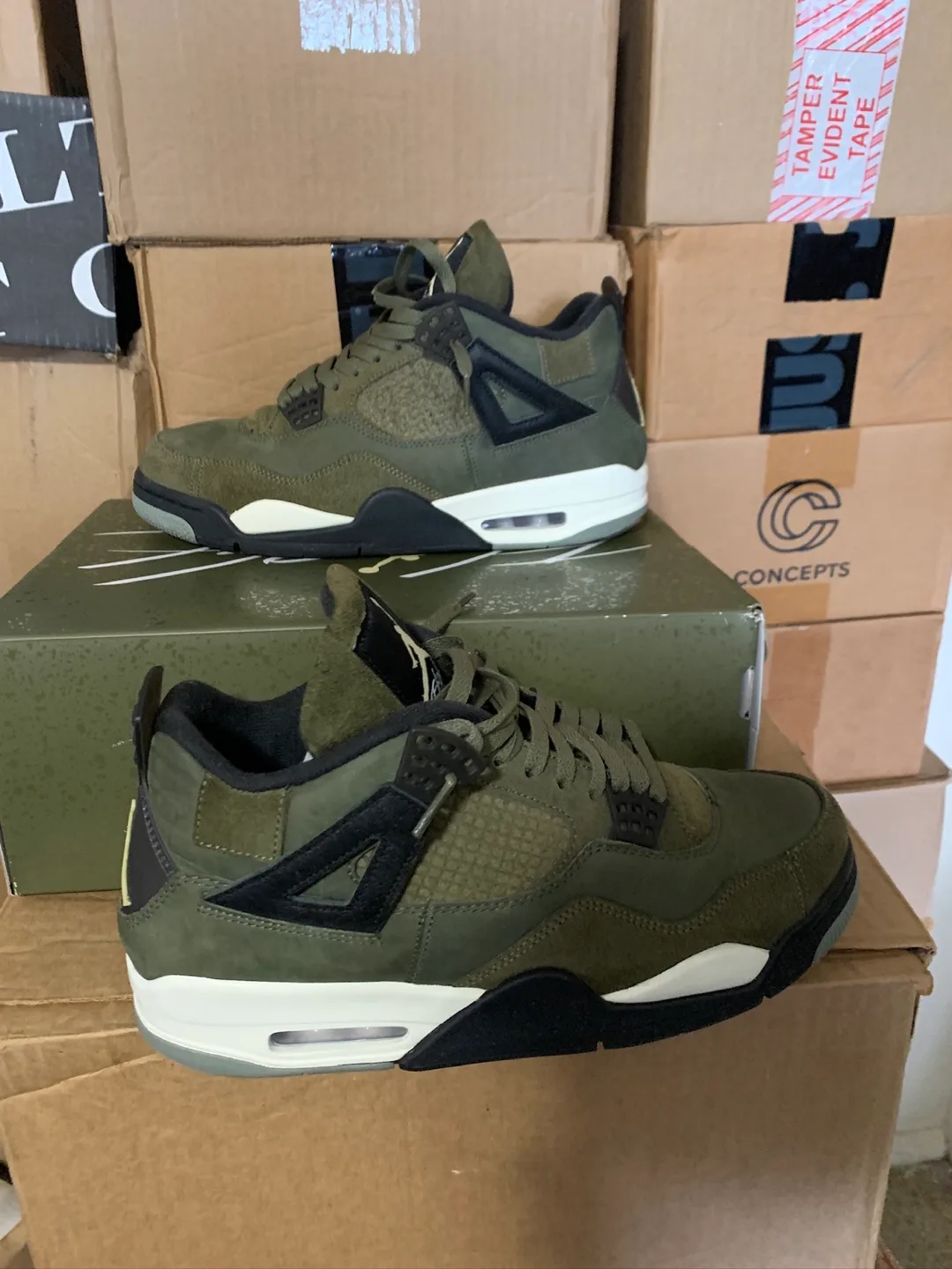 Jordan 4 Retro A Ma Maniere Olive thumbnail