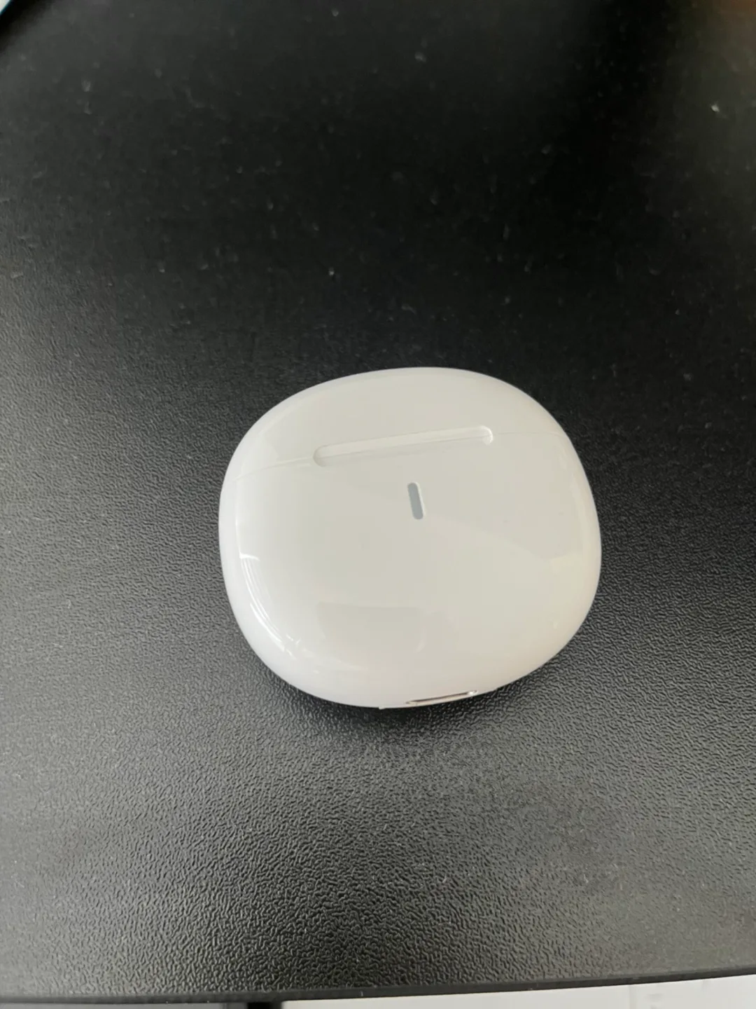 White Wireless Earbuds thumbnail
