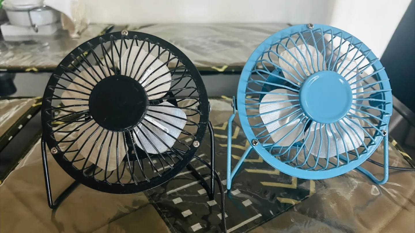 Mini USB Desk Fan - Black & Blue thumbnail