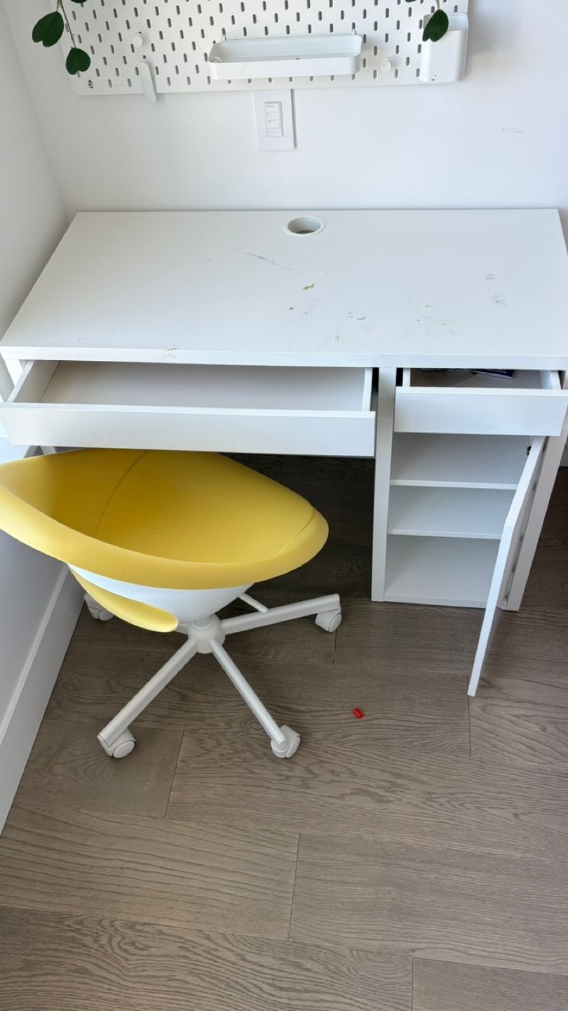 Desk & Swivel Desk Chair & pegboard - photo 3