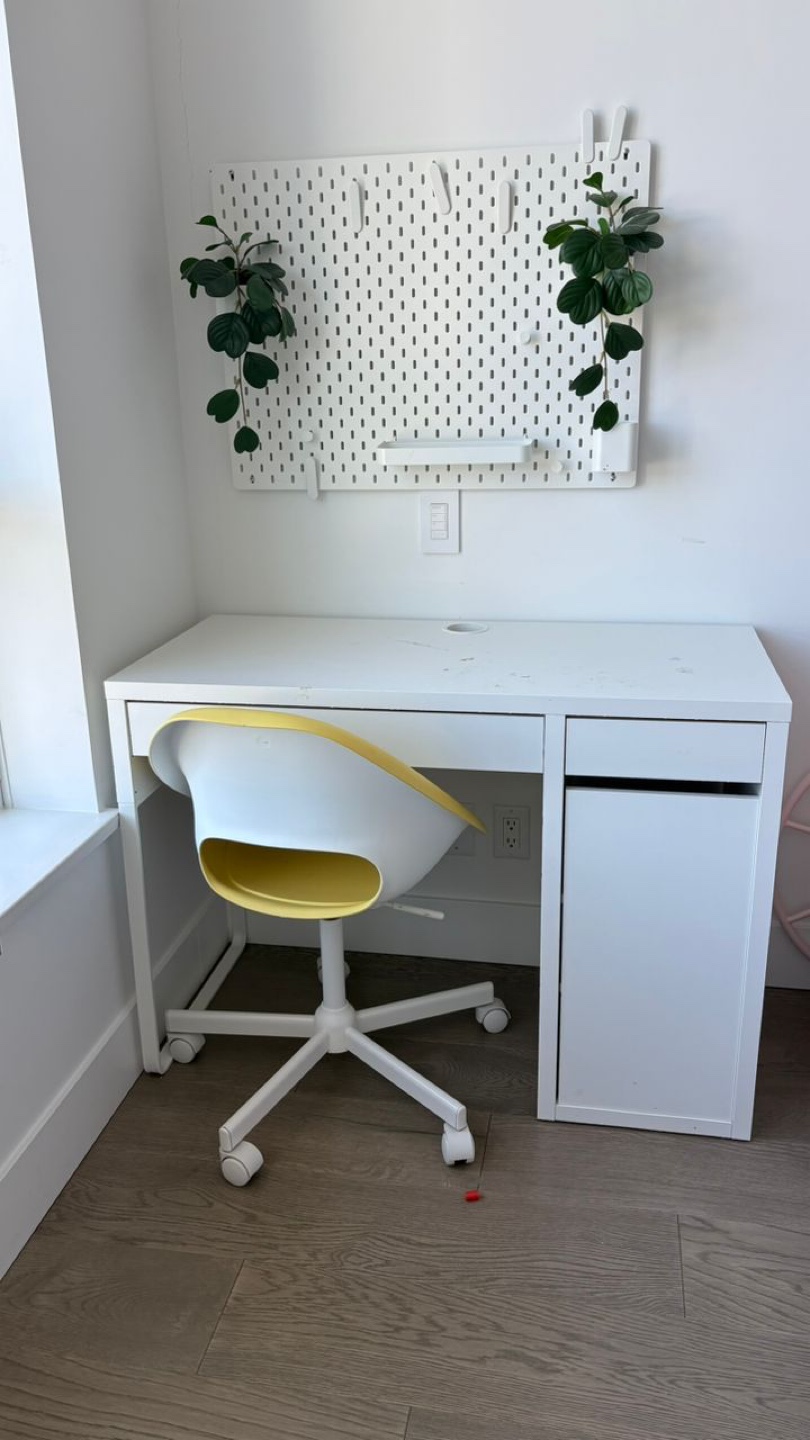Desk & Swivel Desk Chair & pegboard