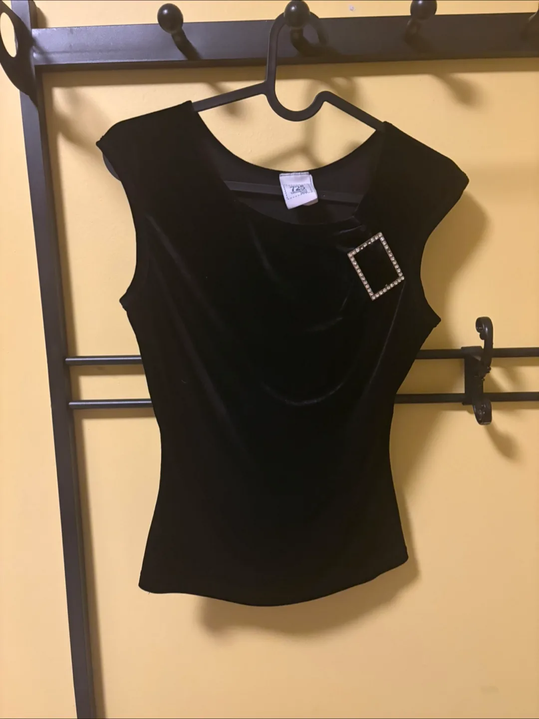 Black velvet top (Barely worn) (Medium)(FREE) thumbnail