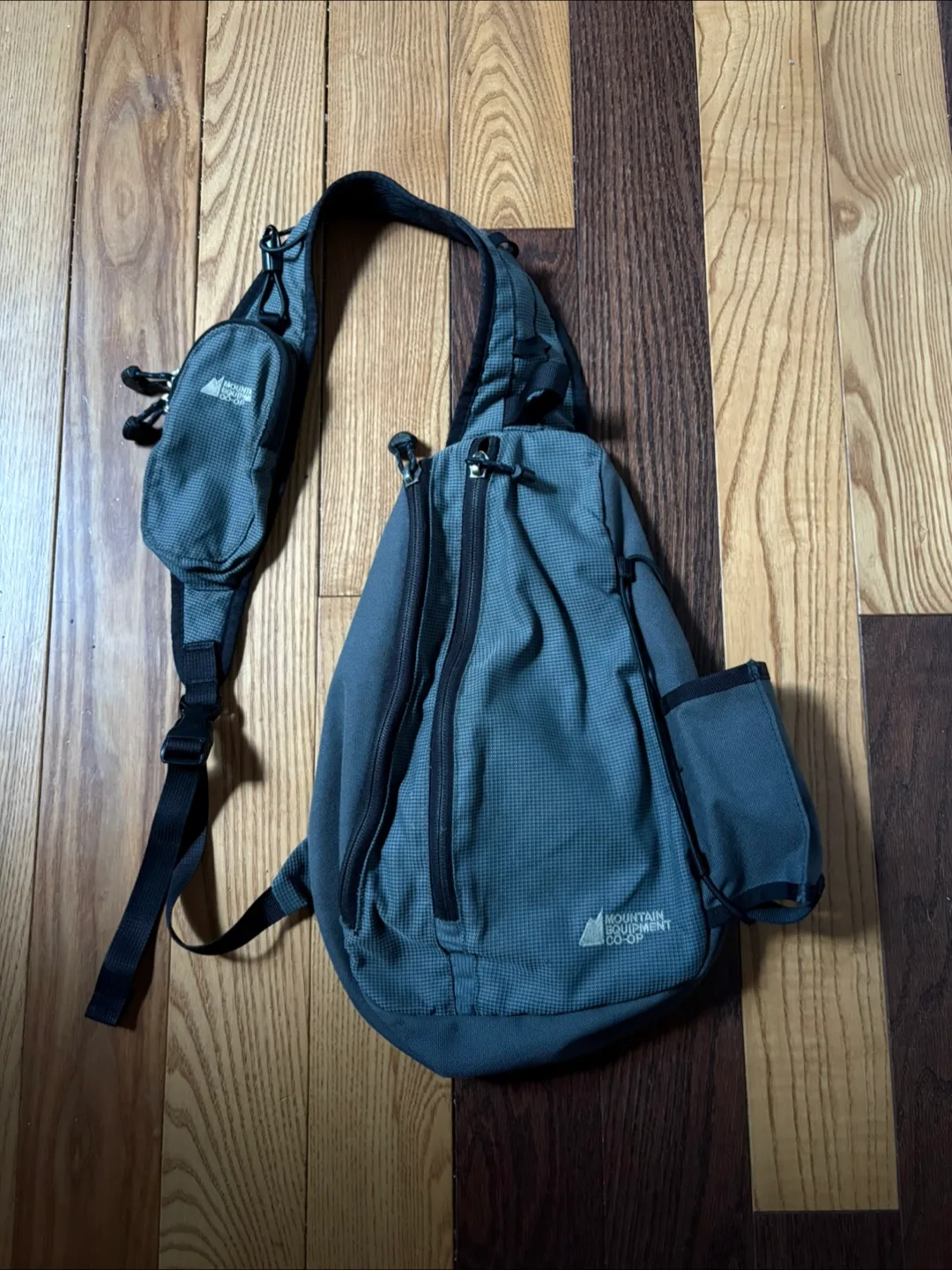 Vintage Mountain Equipment Co-op MEC crossbody thumbnail