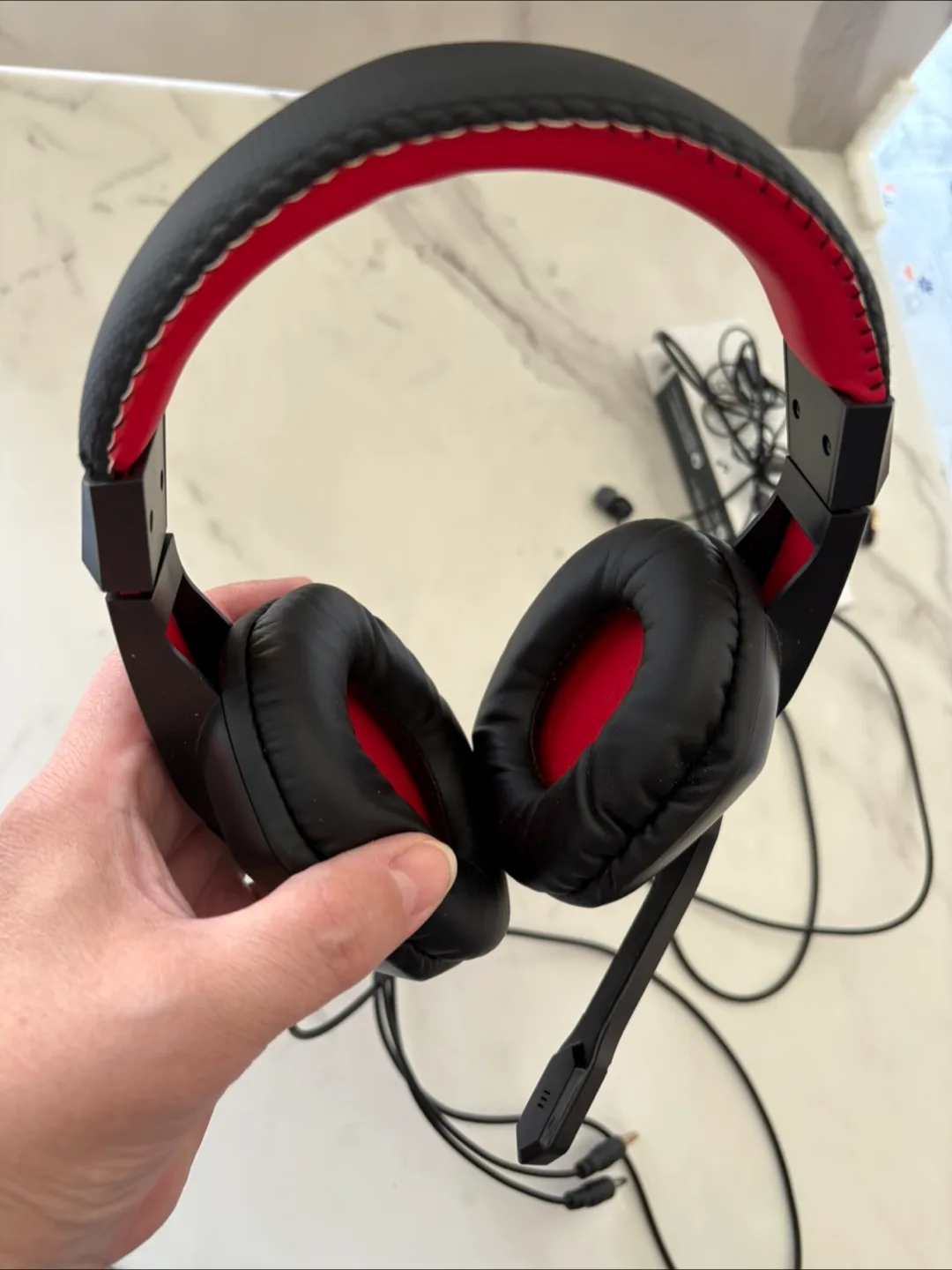 Redragon Gaming Headset + Bonus Sony In-Ear Headphones image indicator(2)