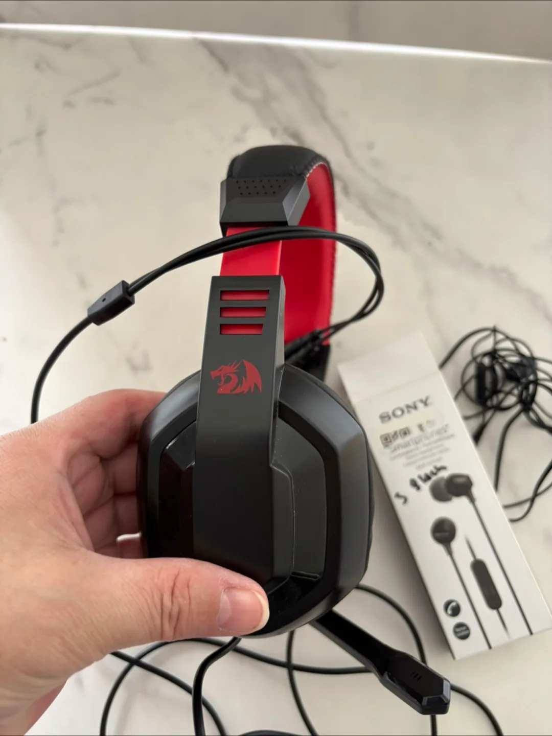 Redragon Gaming Headset + Bonus Sony In-Ear Headphones image indicator(6)