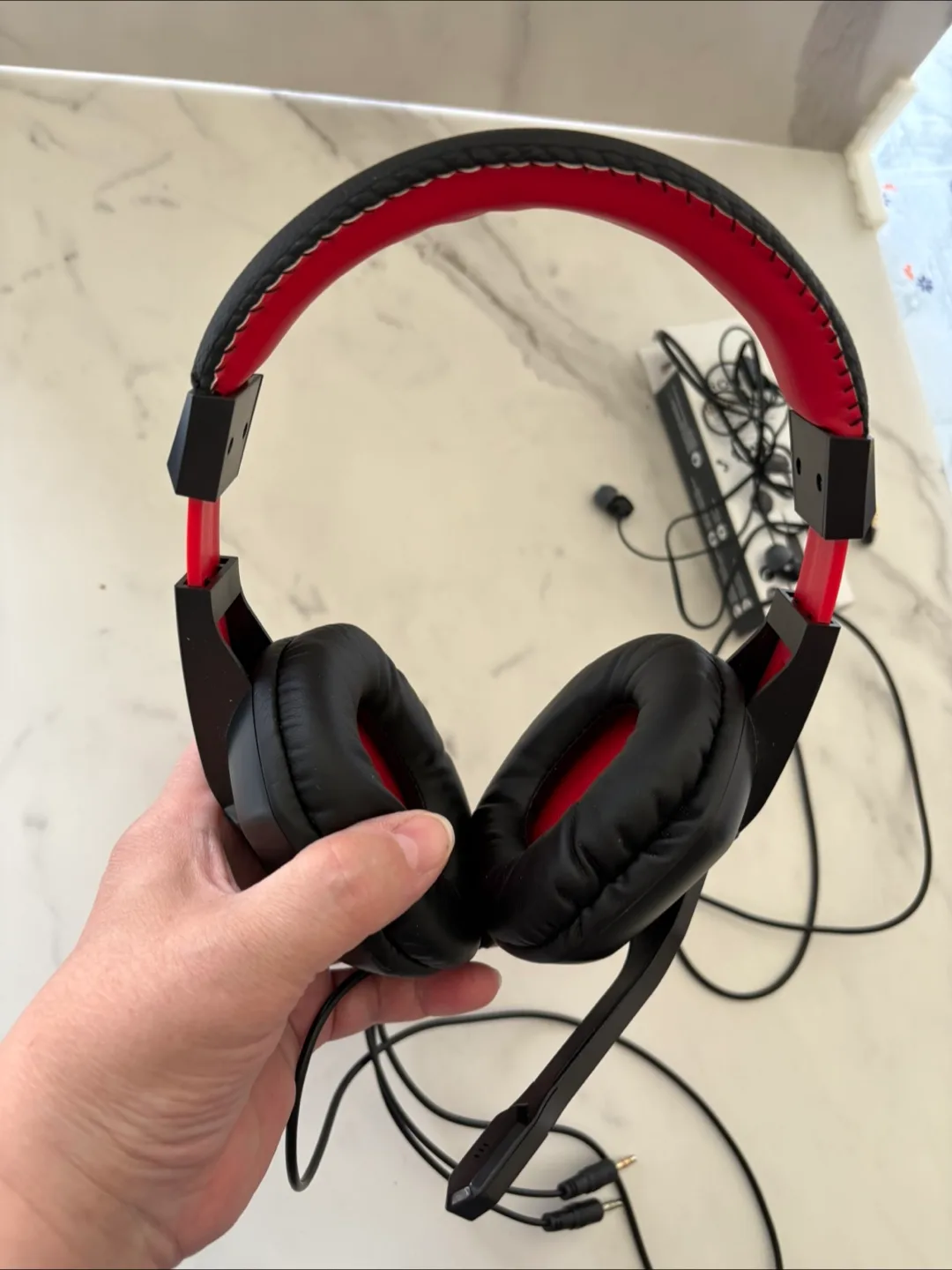 Redragon Gaming Headset + Bonus Sony In-Ear Headphones image indicator(3)