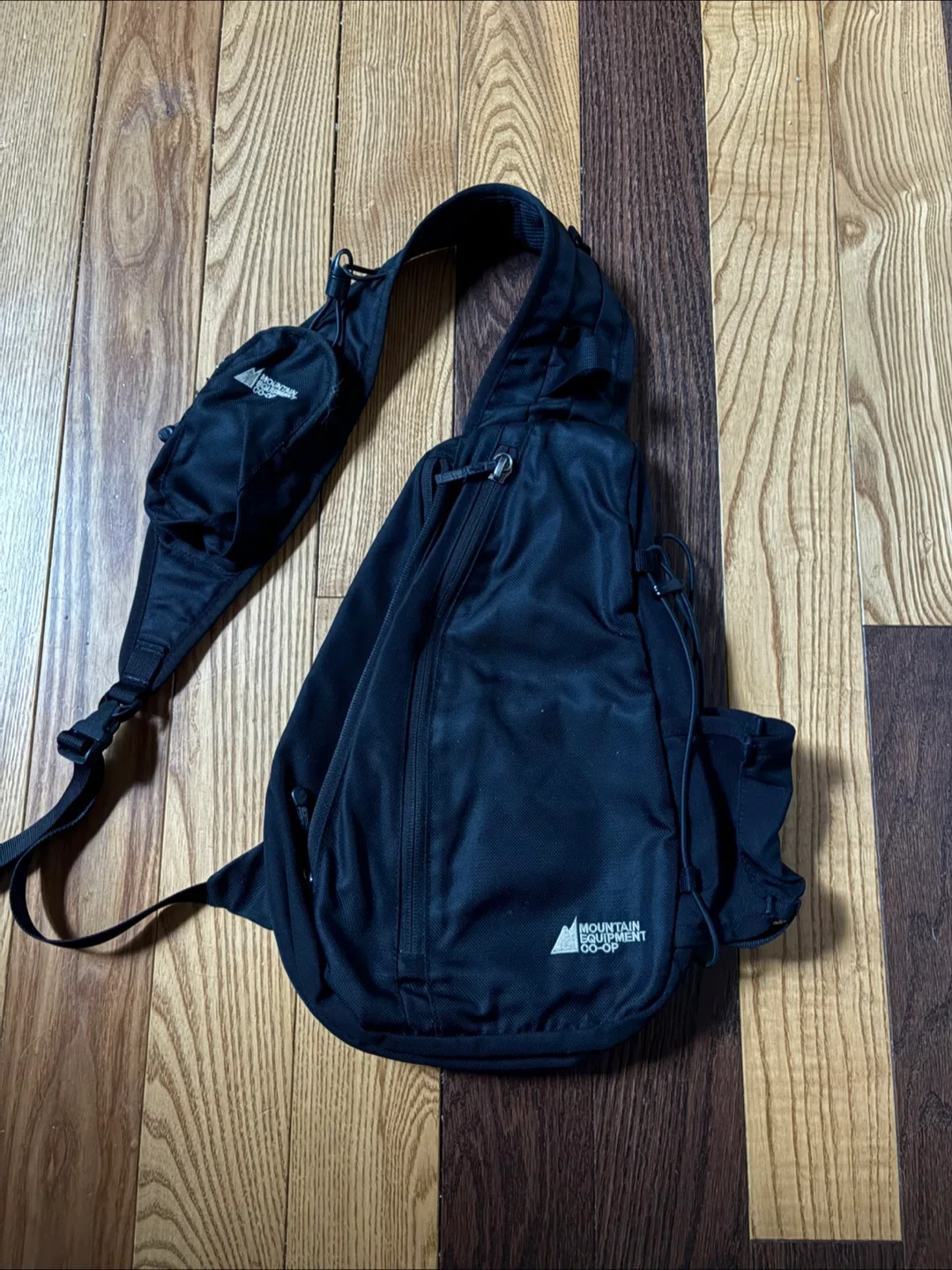 Vintage Mountain Equipment Co-op MEC crossbody bag tnf acg thumbnail