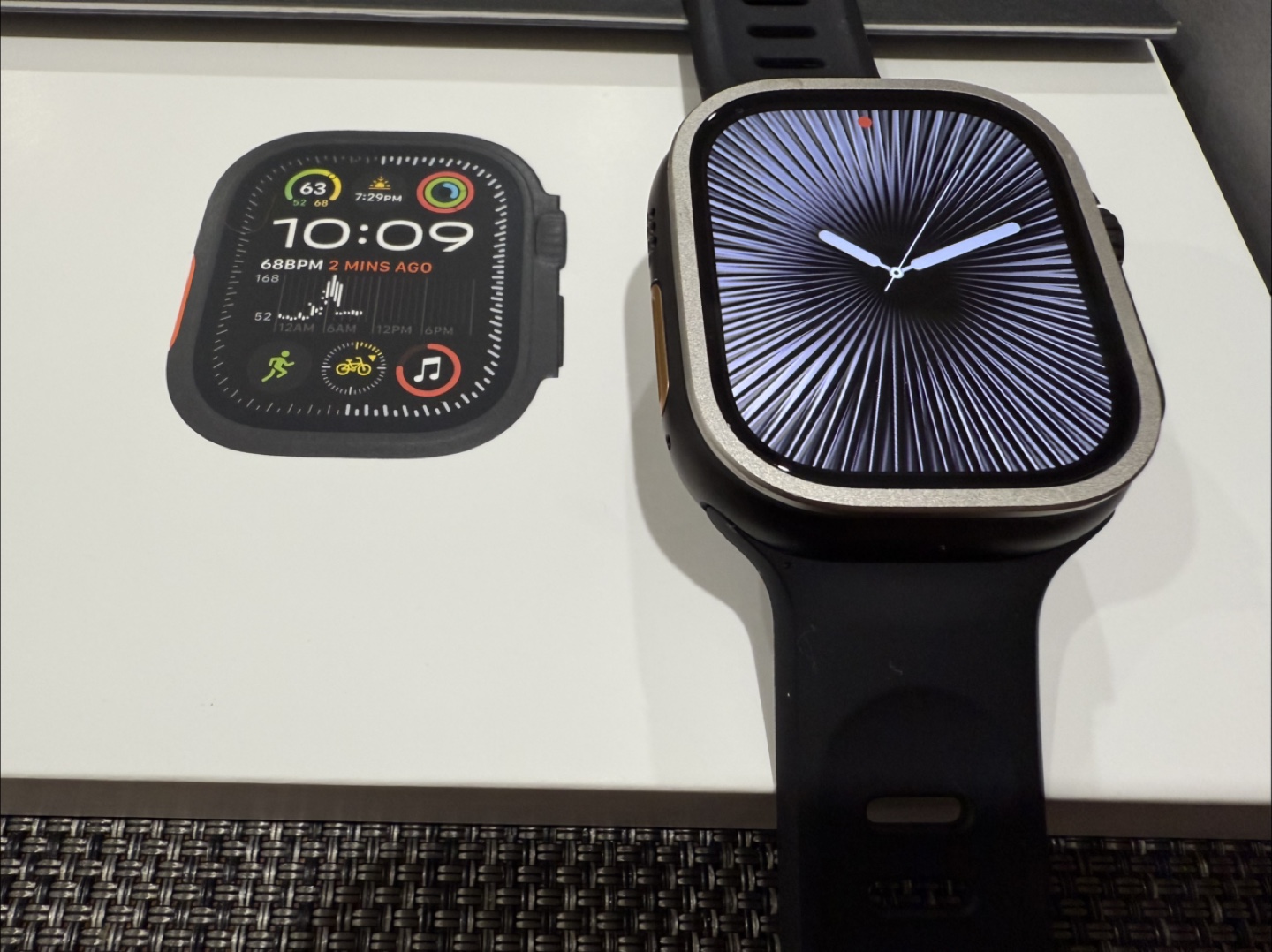 Apple Watch Ultra 2 black titanium - Like New!