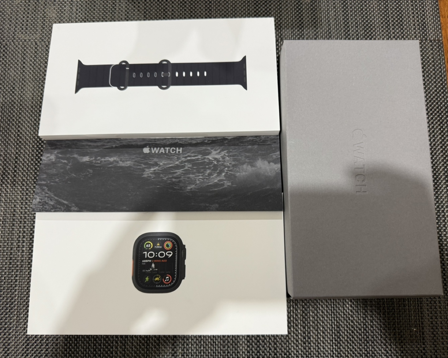 Apple Watch Ultra 2 black titanium - Like New! - photo 3