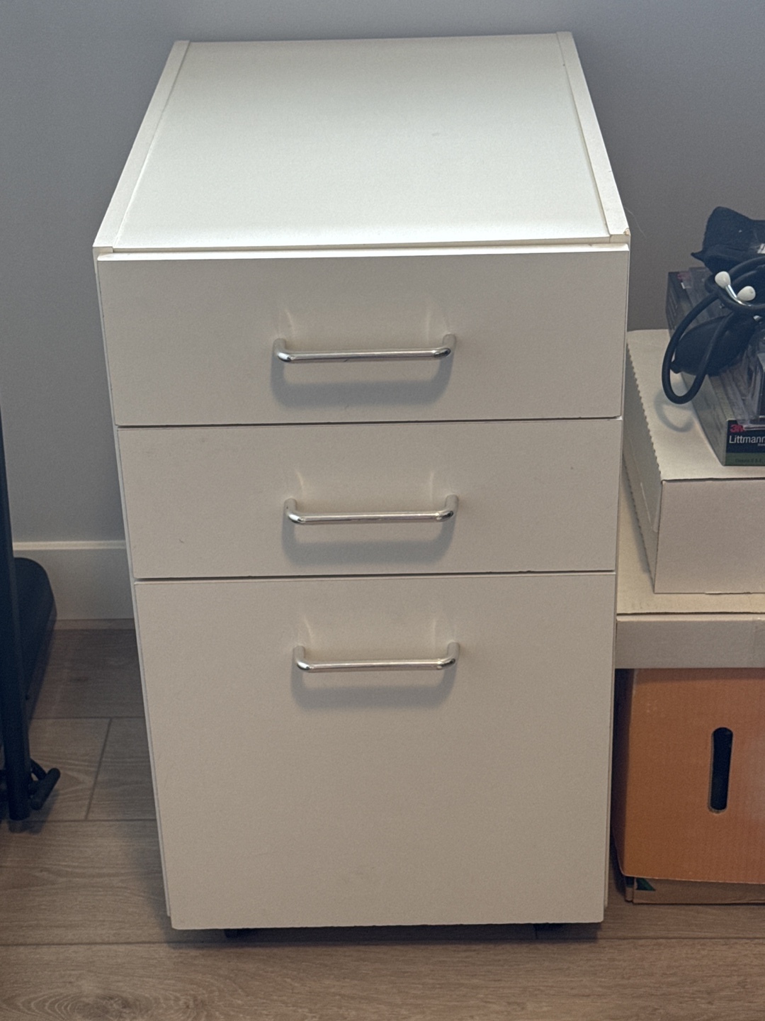 White 3 drawer filing cabinet