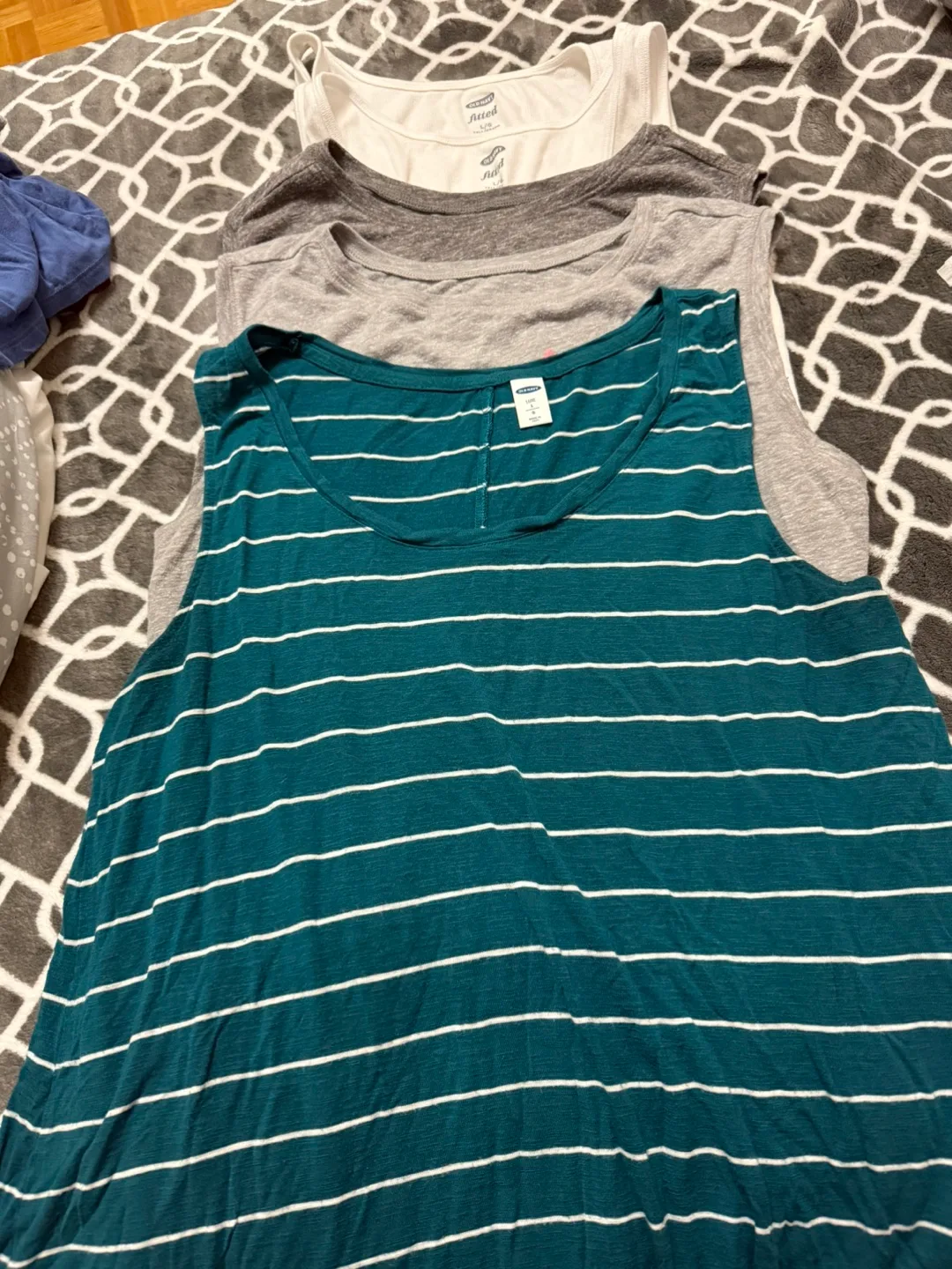 T5. Old Navy Tank Tops Bundles- Size L thumbnail
